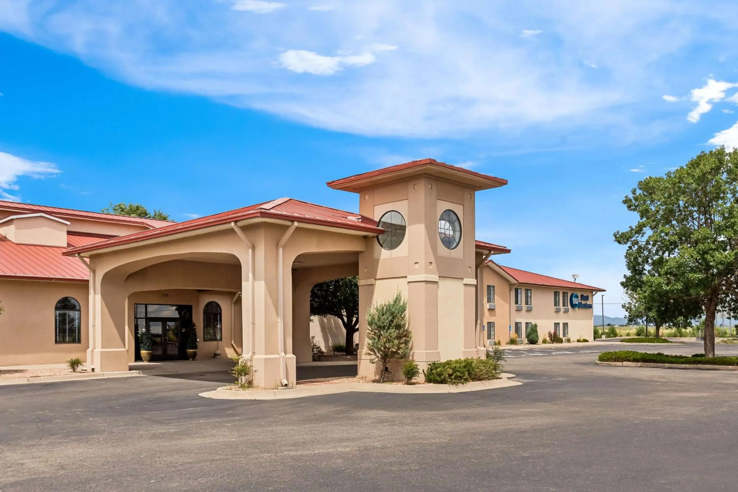 Property building in Best Western Moriarty Heritage Inn