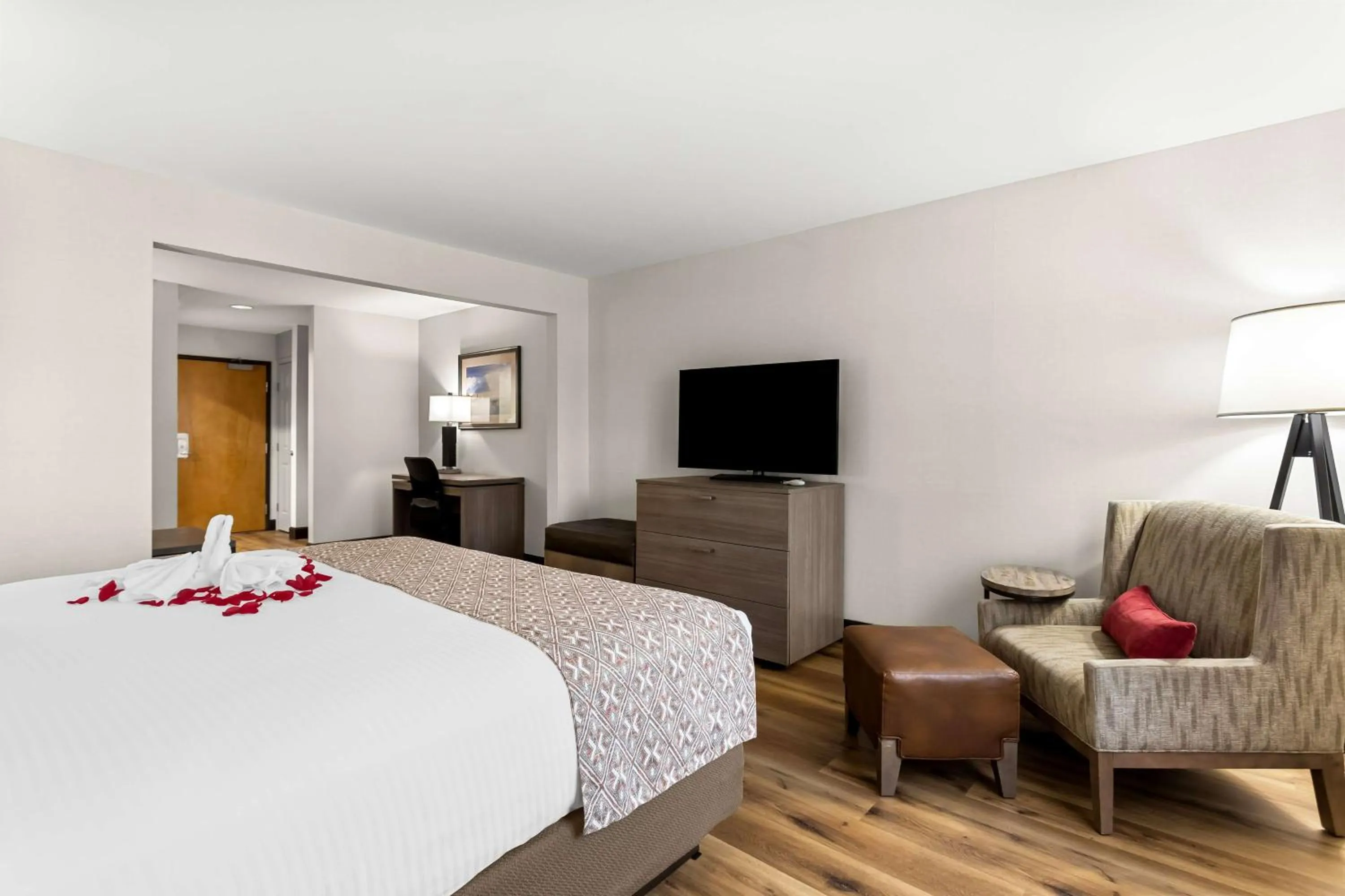 Bedroom, Bed in Best Western Moriarty Heritage Inn