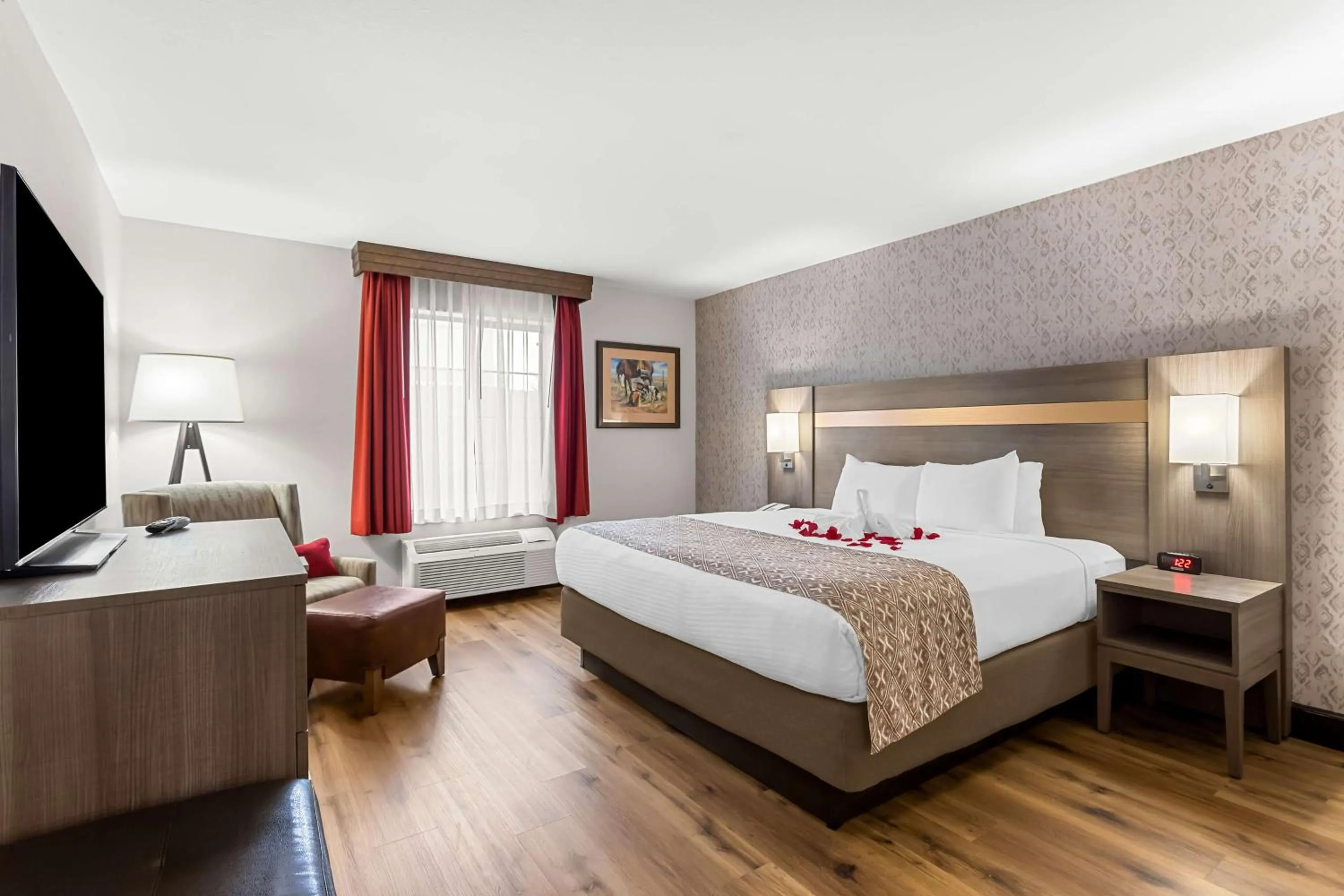 Bedroom, Bed in Best Western Moriarty Heritage Inn