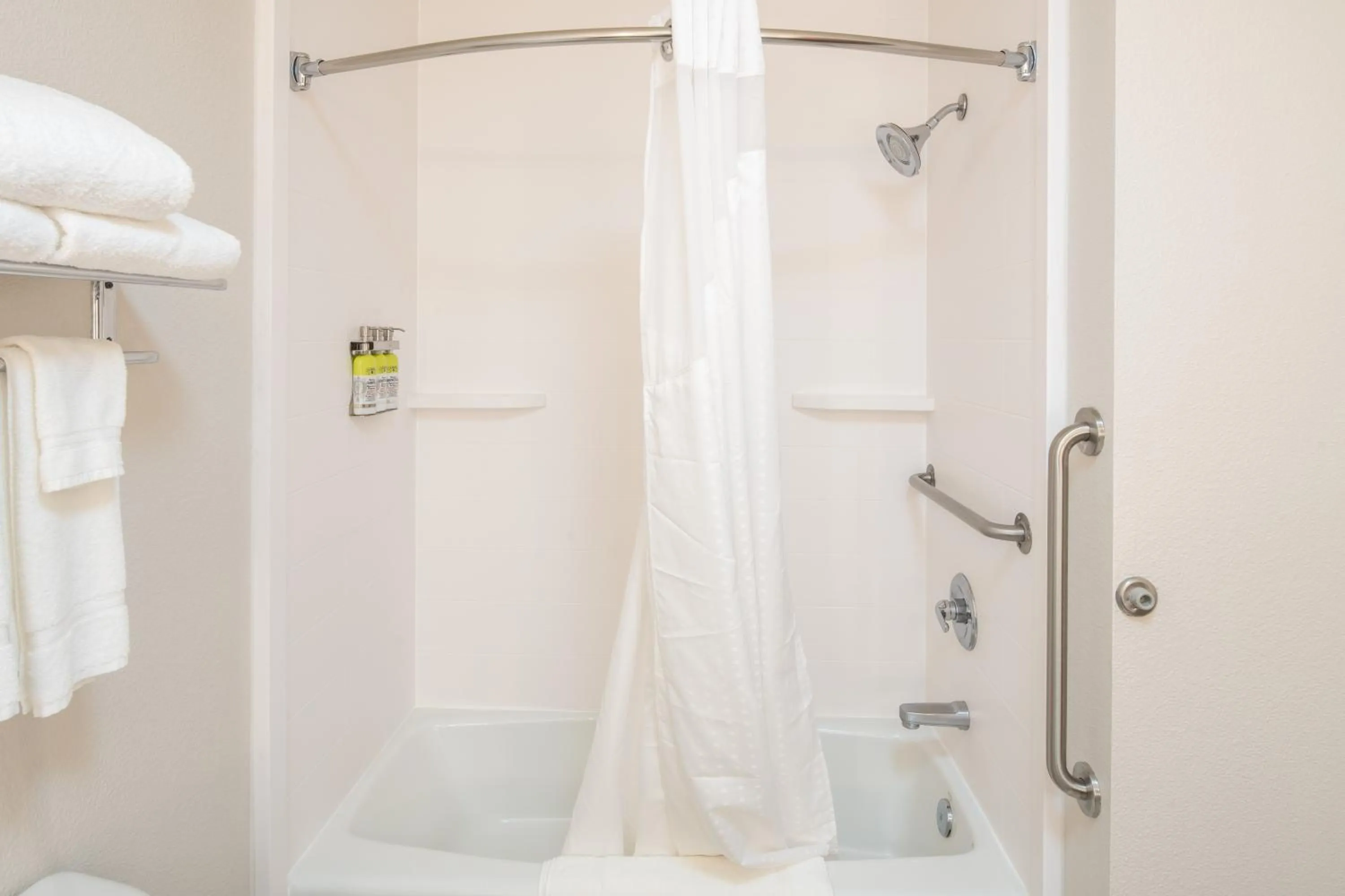 Bathroom in Holiday Inn Express & Suites N Waco Area - West by IHG