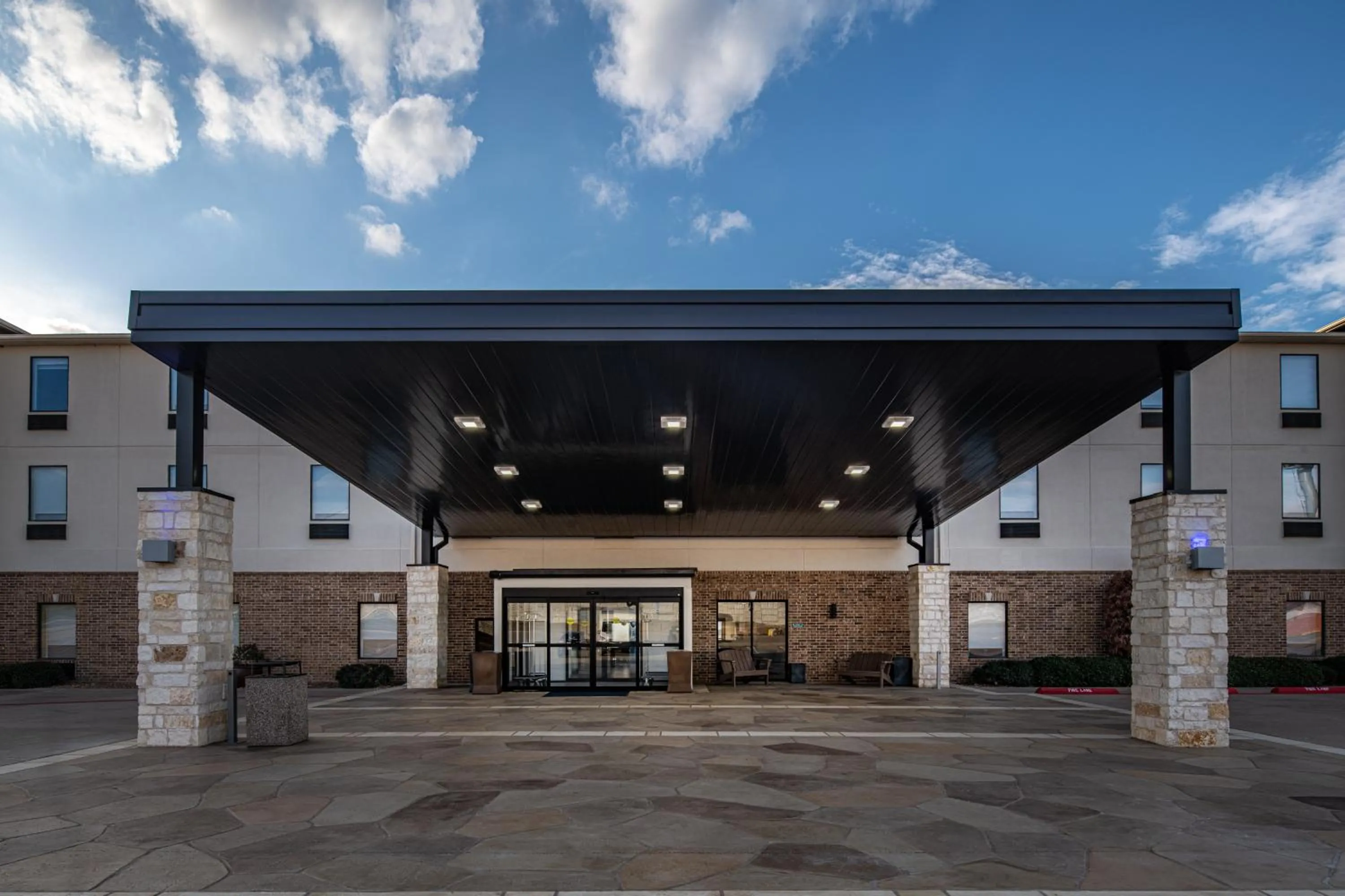 Facade/entrance in Holiday Inn Express & Suites N Waco Area - West by IHG