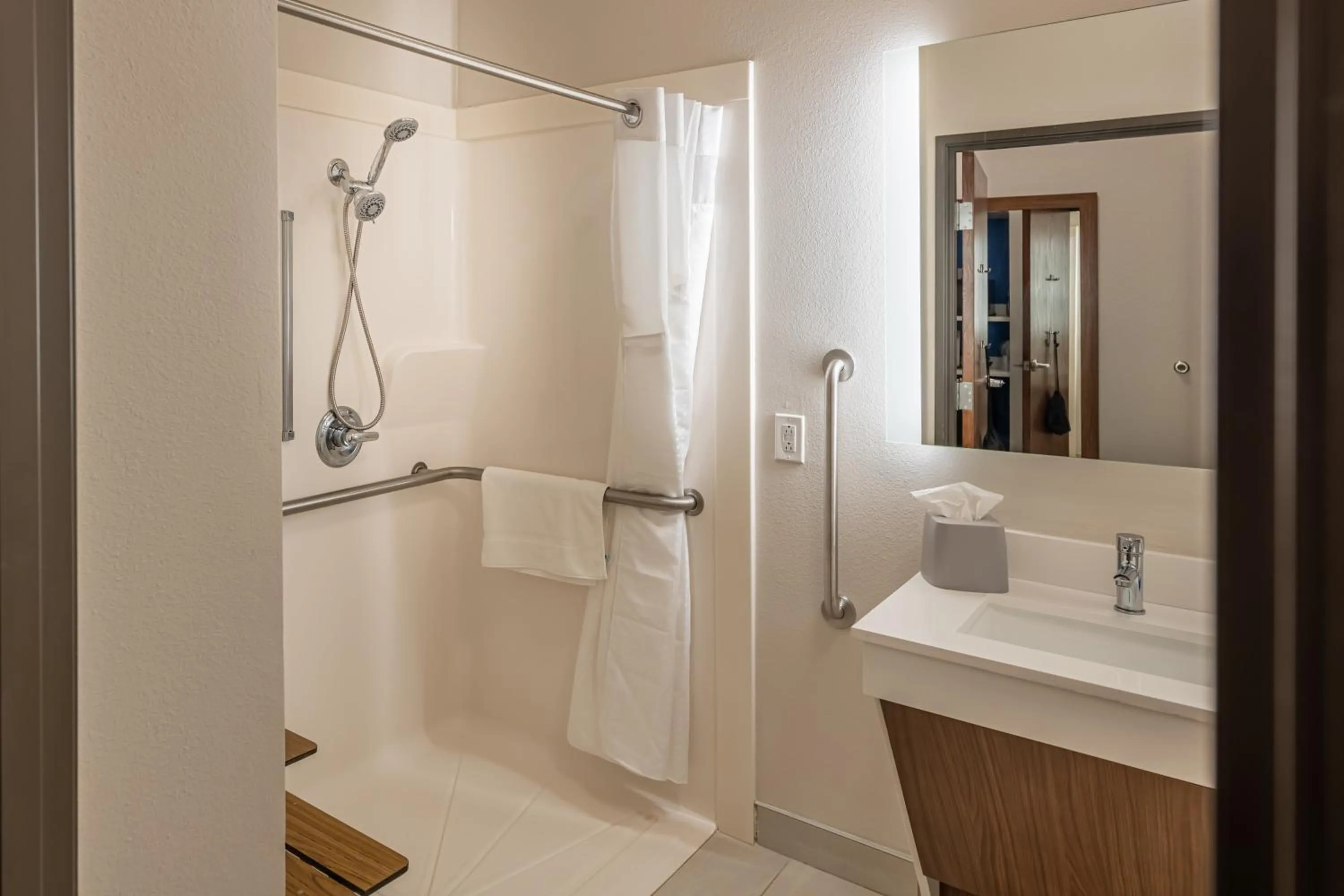 Bathroom in Holiday Inn Express & Suites N Waco Area - West by IHG