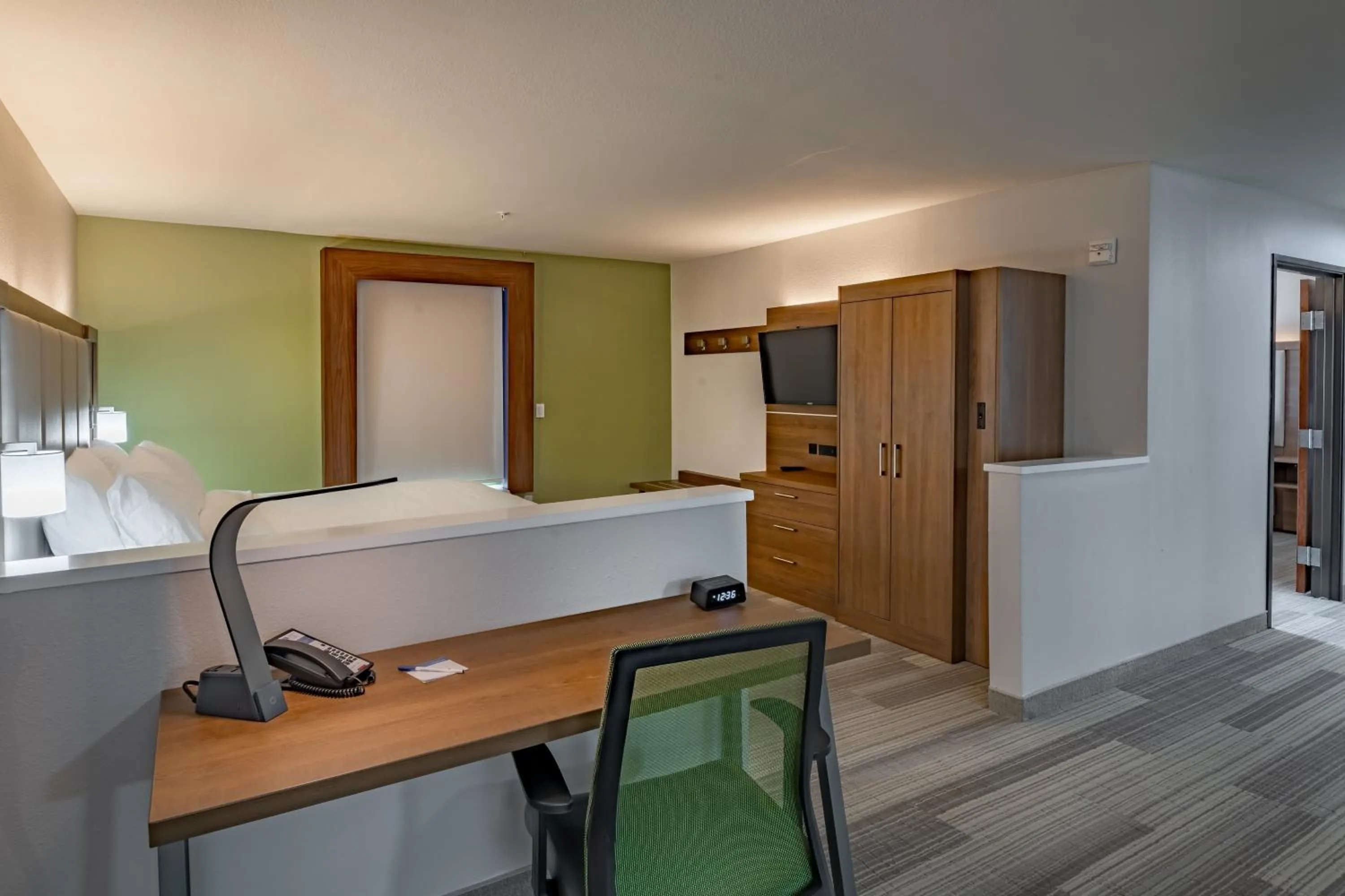 Bedroom in Holiday Inn Express & Suites N Waco Area - West by IHG