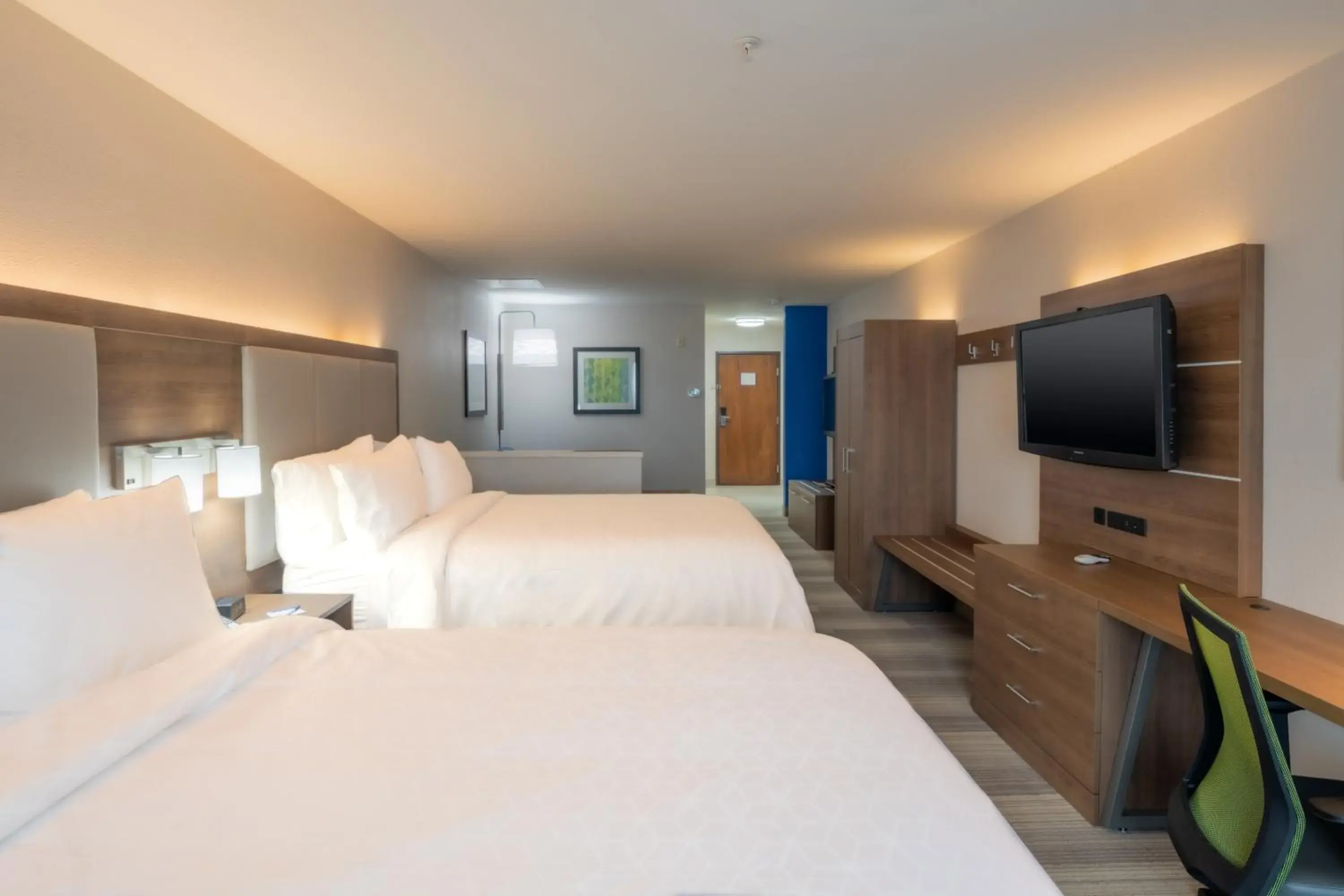 Suite with Two Queen Beds in Holiday Inn Express & Suites N Waco Area - West by IHG Suite with Two Queen Beds in Holiday Inn Express & Suites N Waco Area - West by IHG