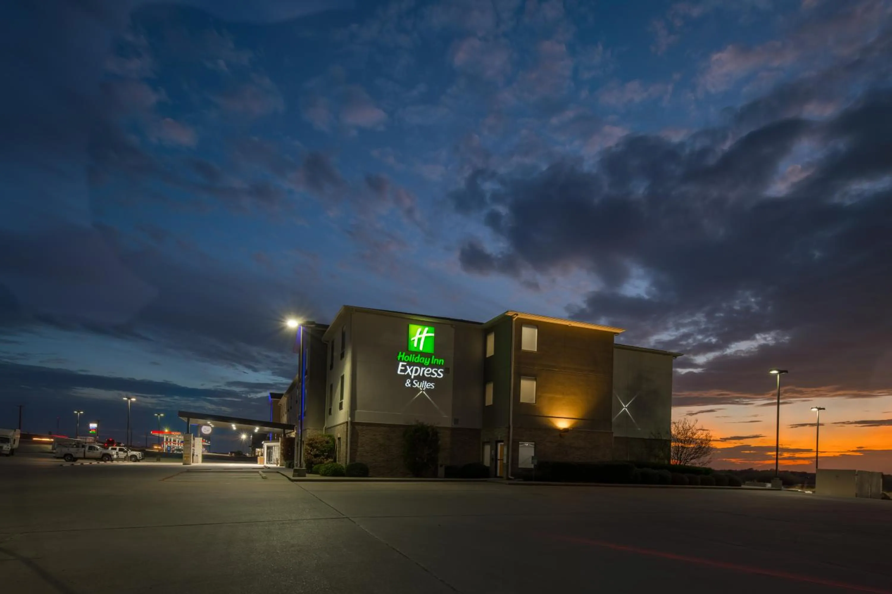 Property building in Holiday Inn Express & Suites N Waco Area - West by IHG