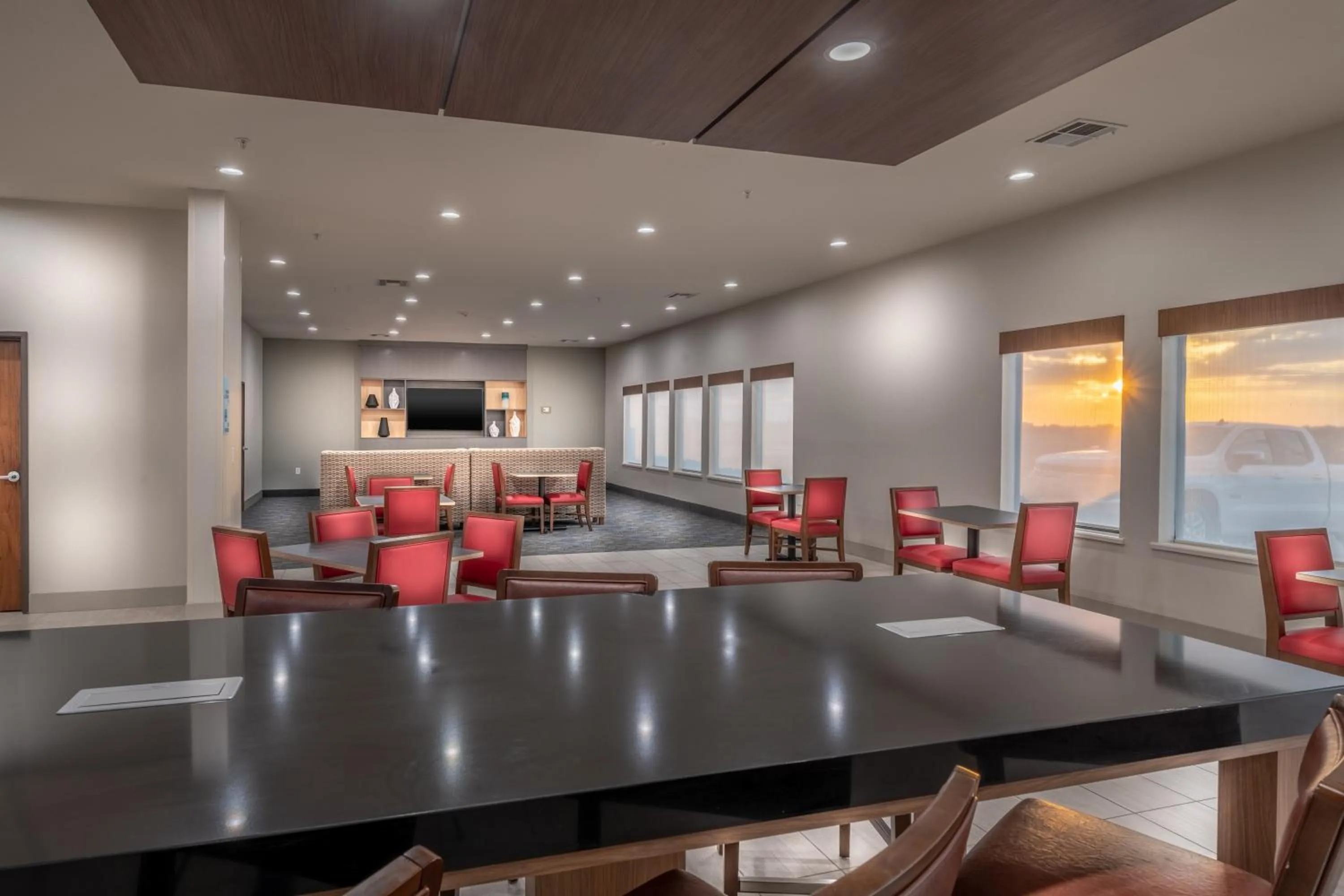 Breakfast in Holiday Inn Express & Suites N Waco Area - West by IHG