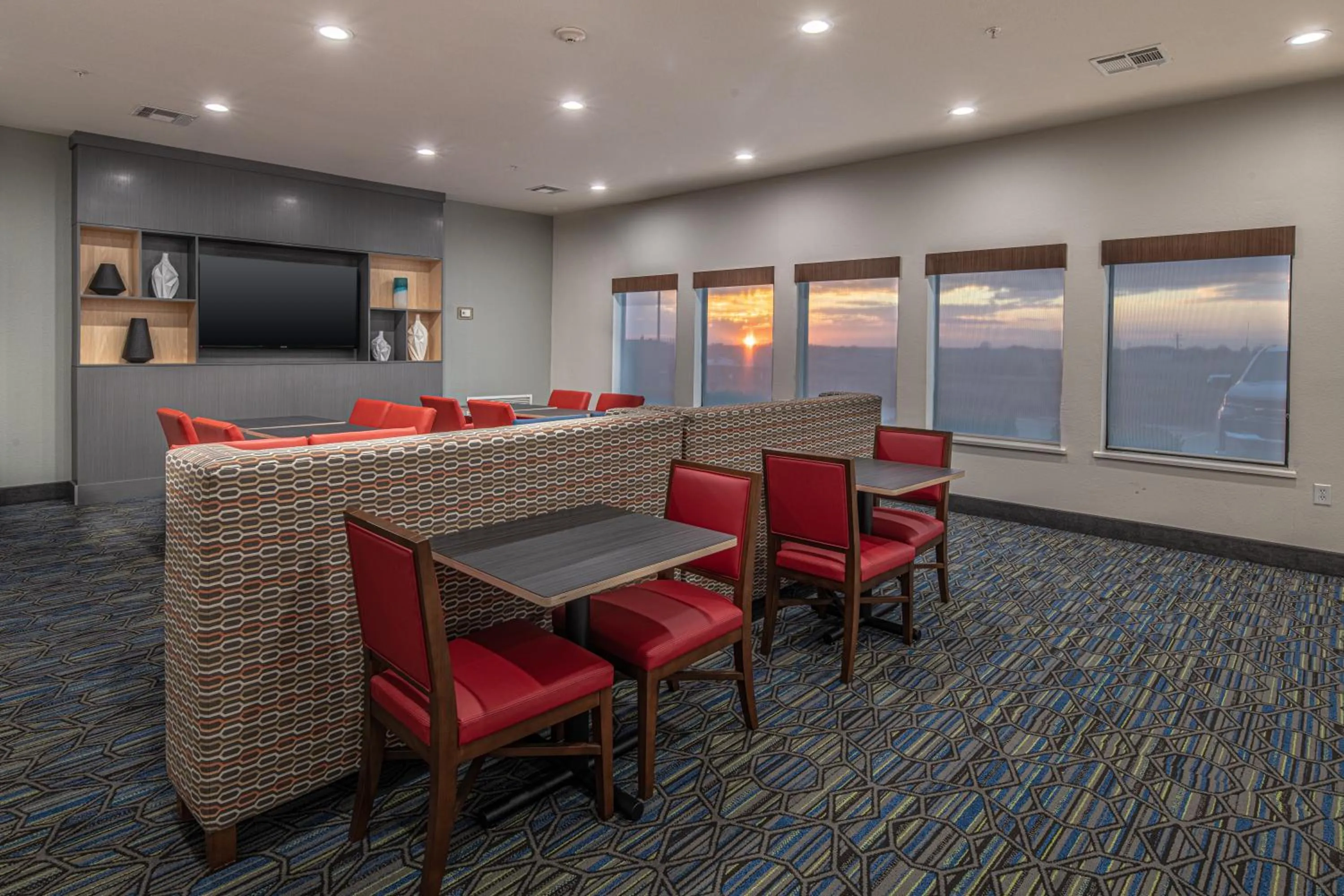 Breakfast in Holiday Inn Express & Suites N Waco Area - West by IHG