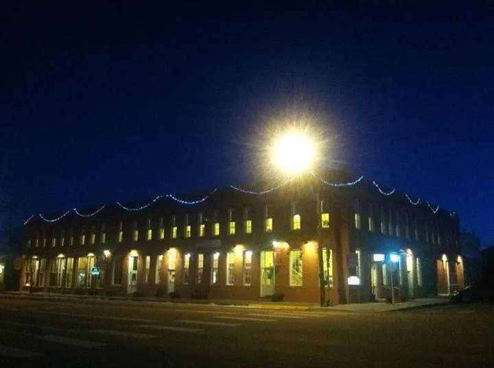 Property building in Windsor Hotel & Restaurant