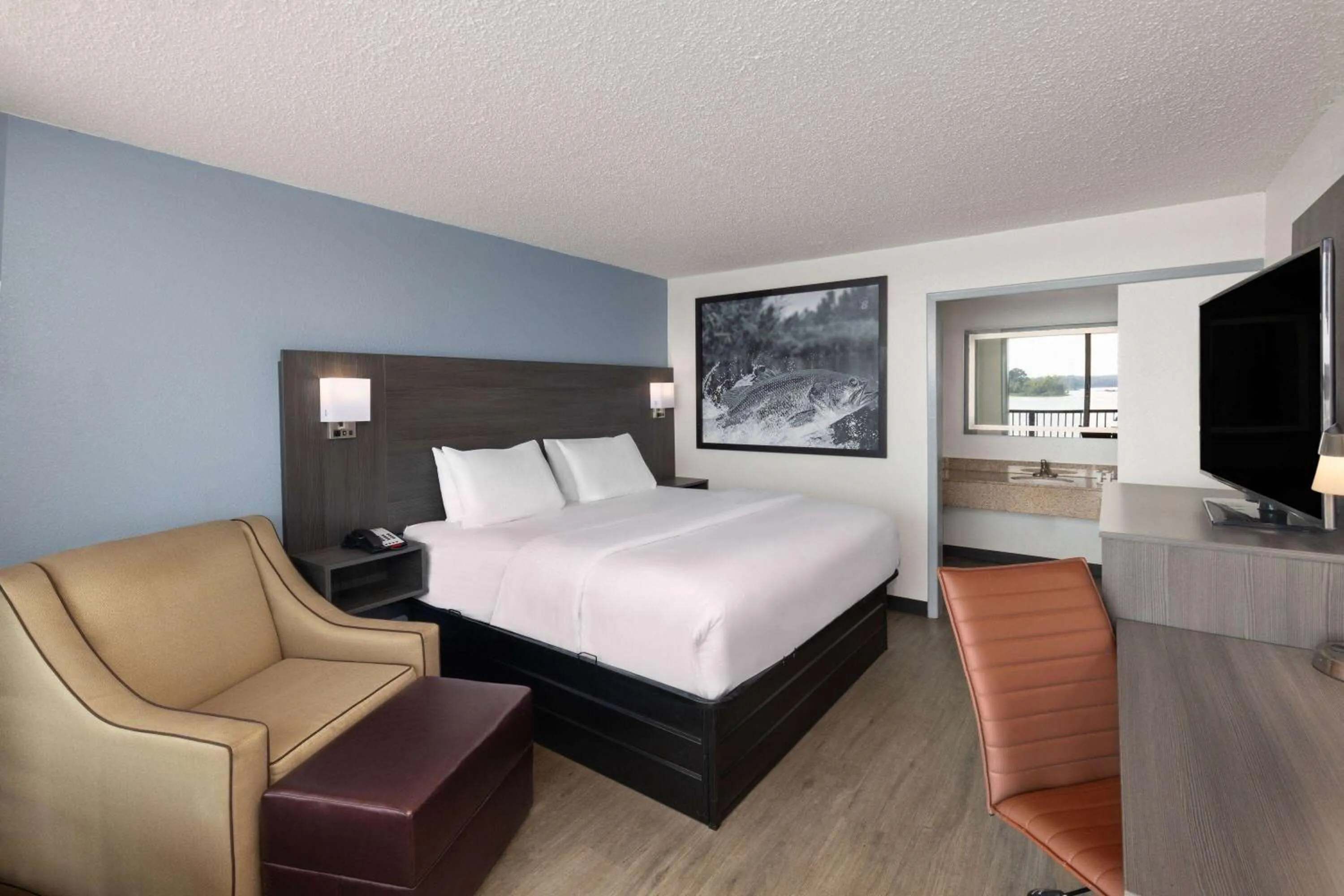 Photo of the whole room, Bed in Super 8 by Wyndham Riverside AL
