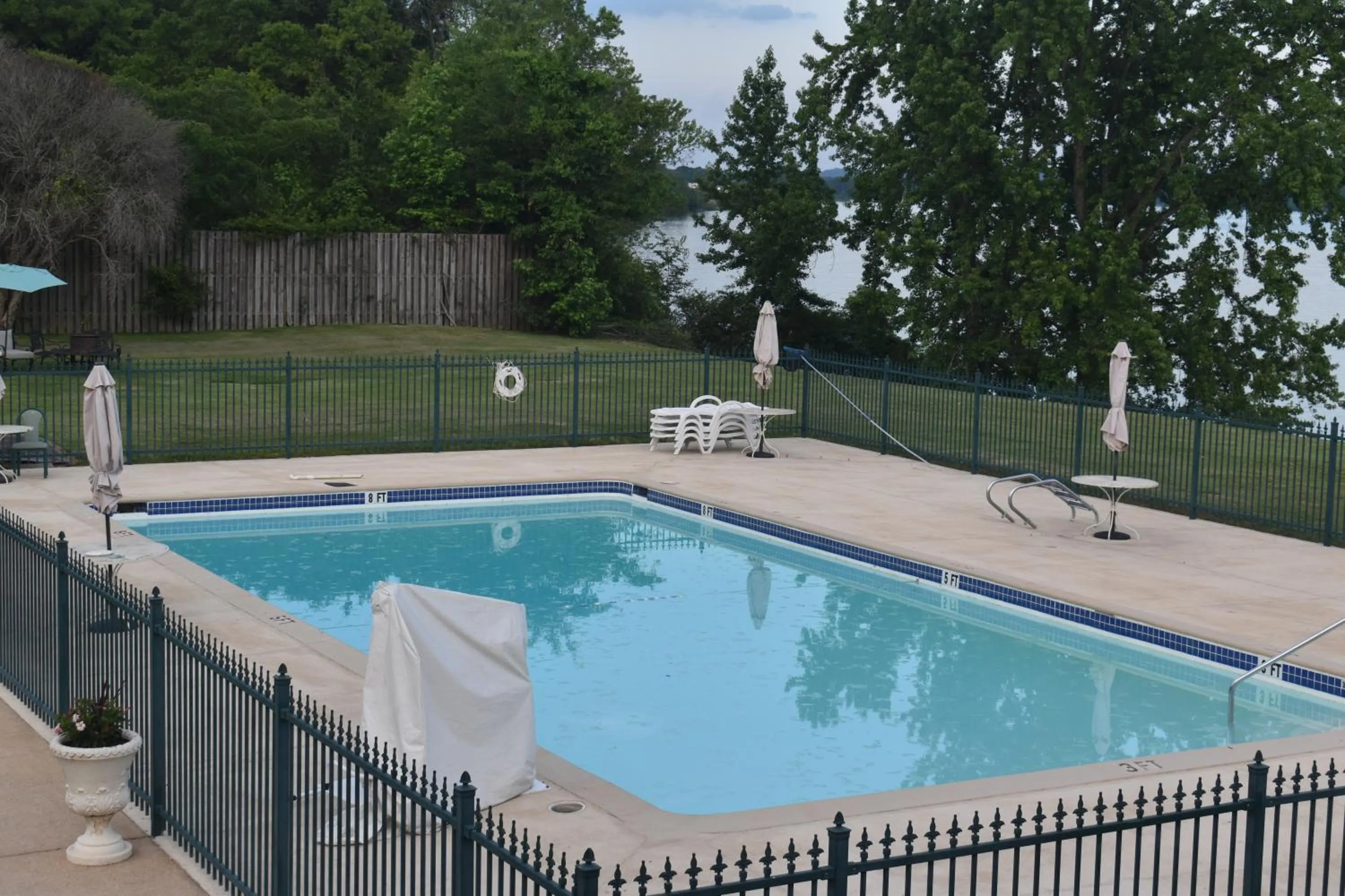 Super 8 by Wyndham Riverside AL