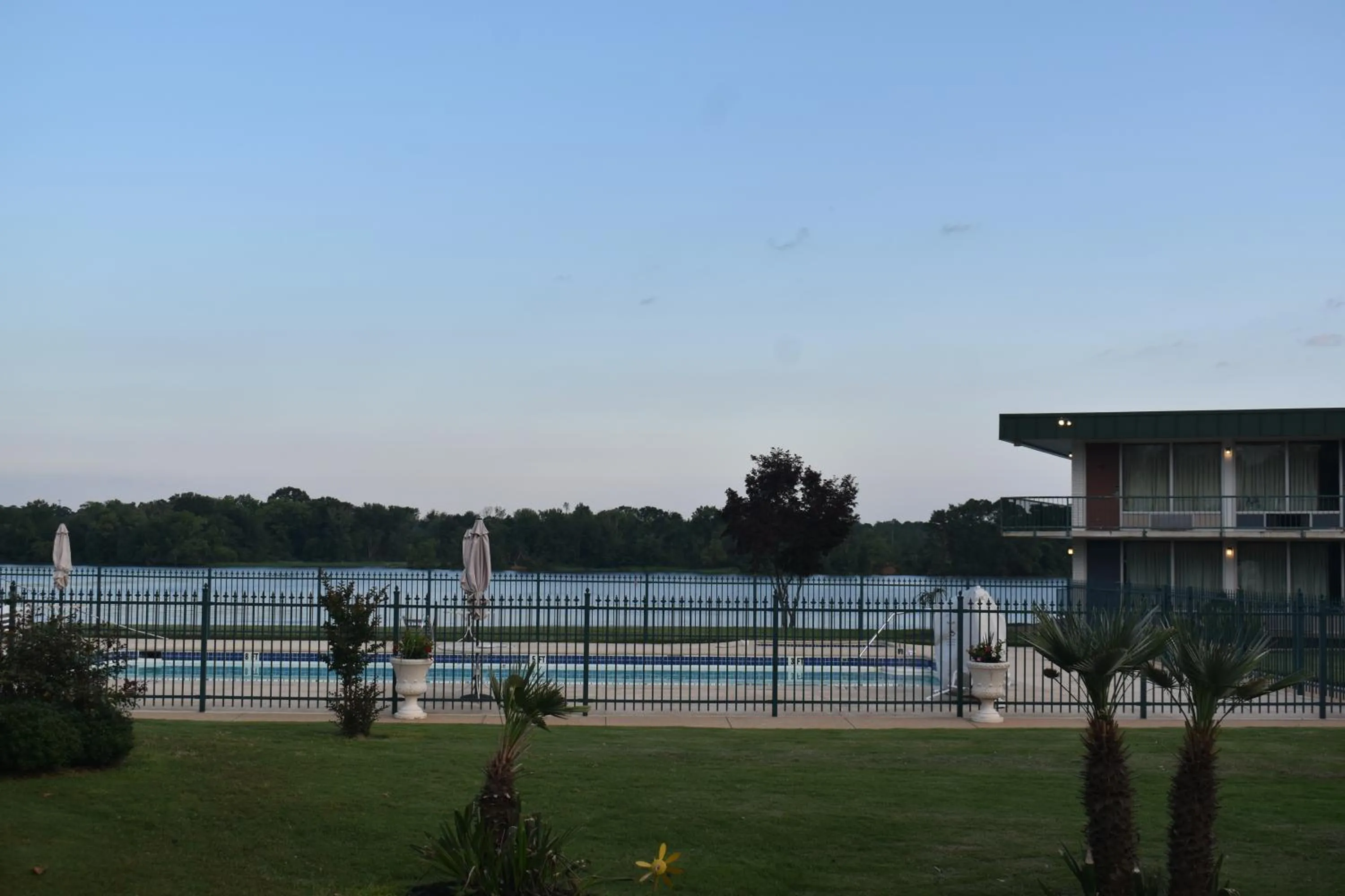 Super 8 by Wyndham Riverside AL