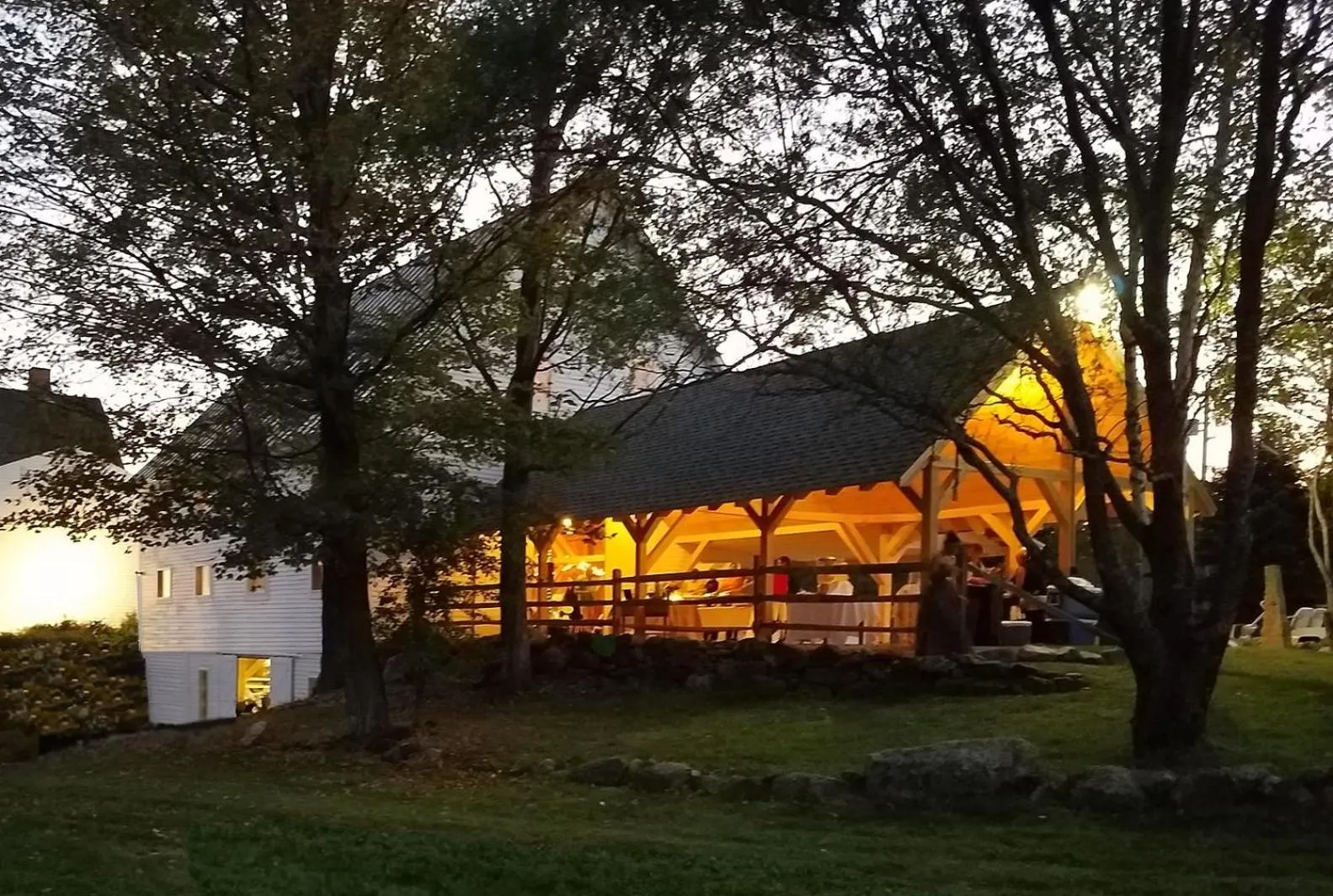 Property building in Highland Lake Inn