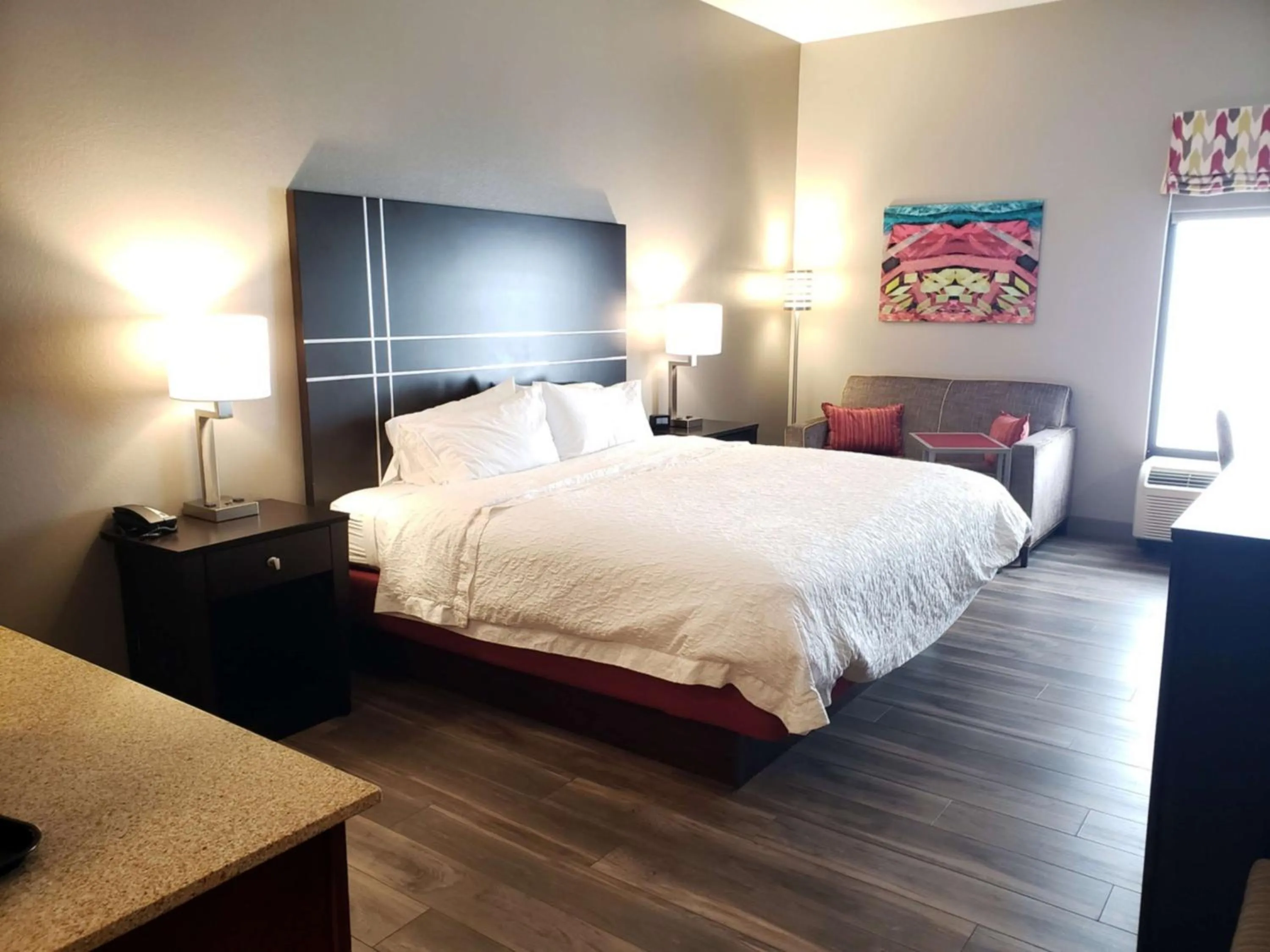 Living room, Bed in Hampton Inn Johnstown