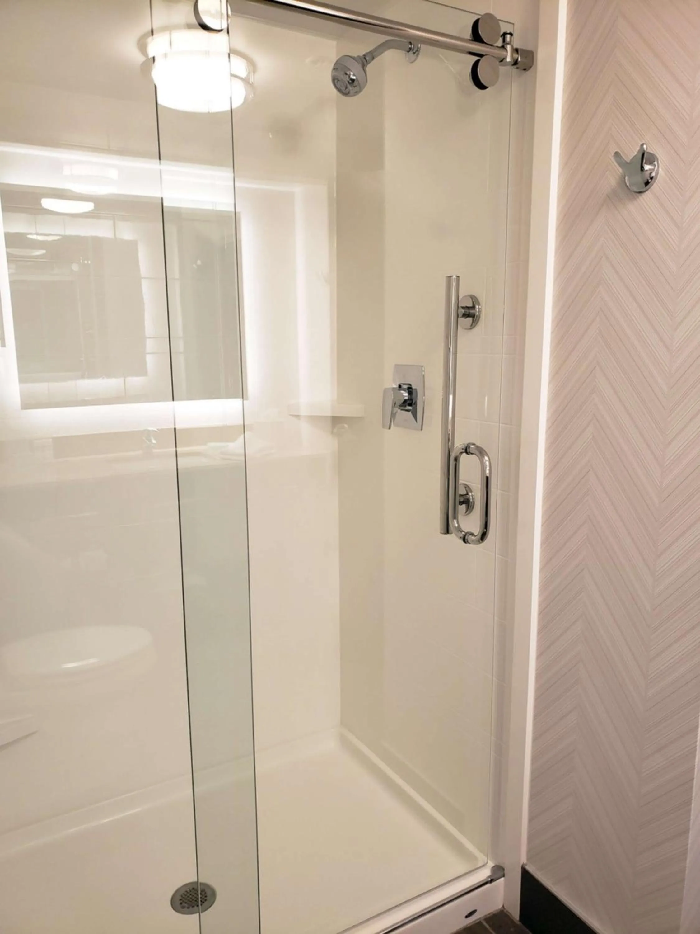 Bathroom in Hampton Inn Johnstown