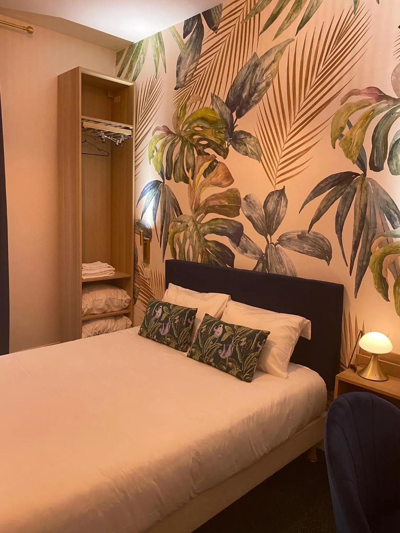 Bedroom, Bed in Hotel Boileau