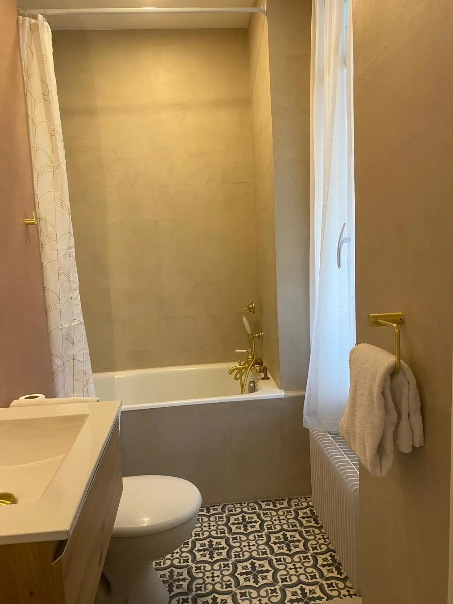 Shower in Hotel Boileau