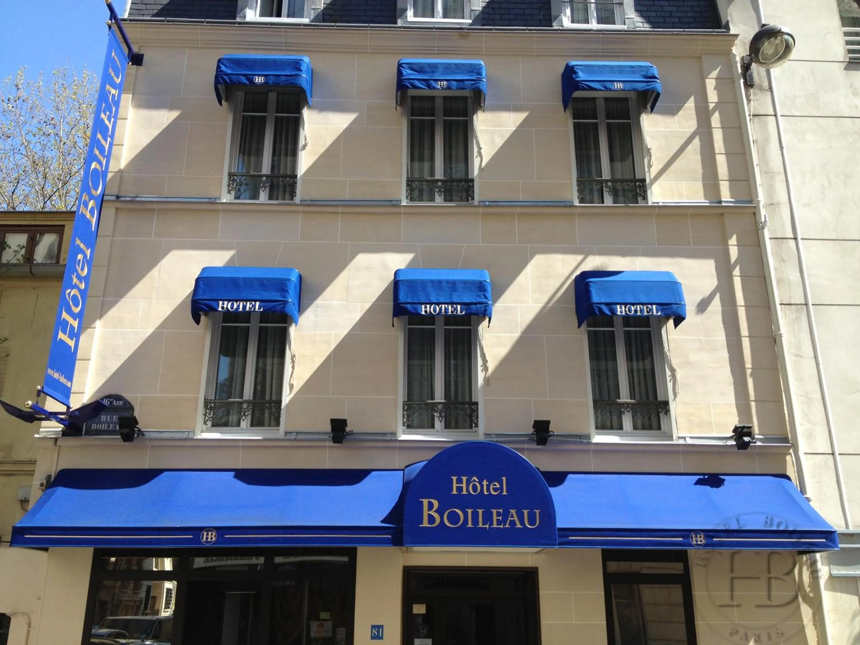 Facade/entrance in Hotel Boileau