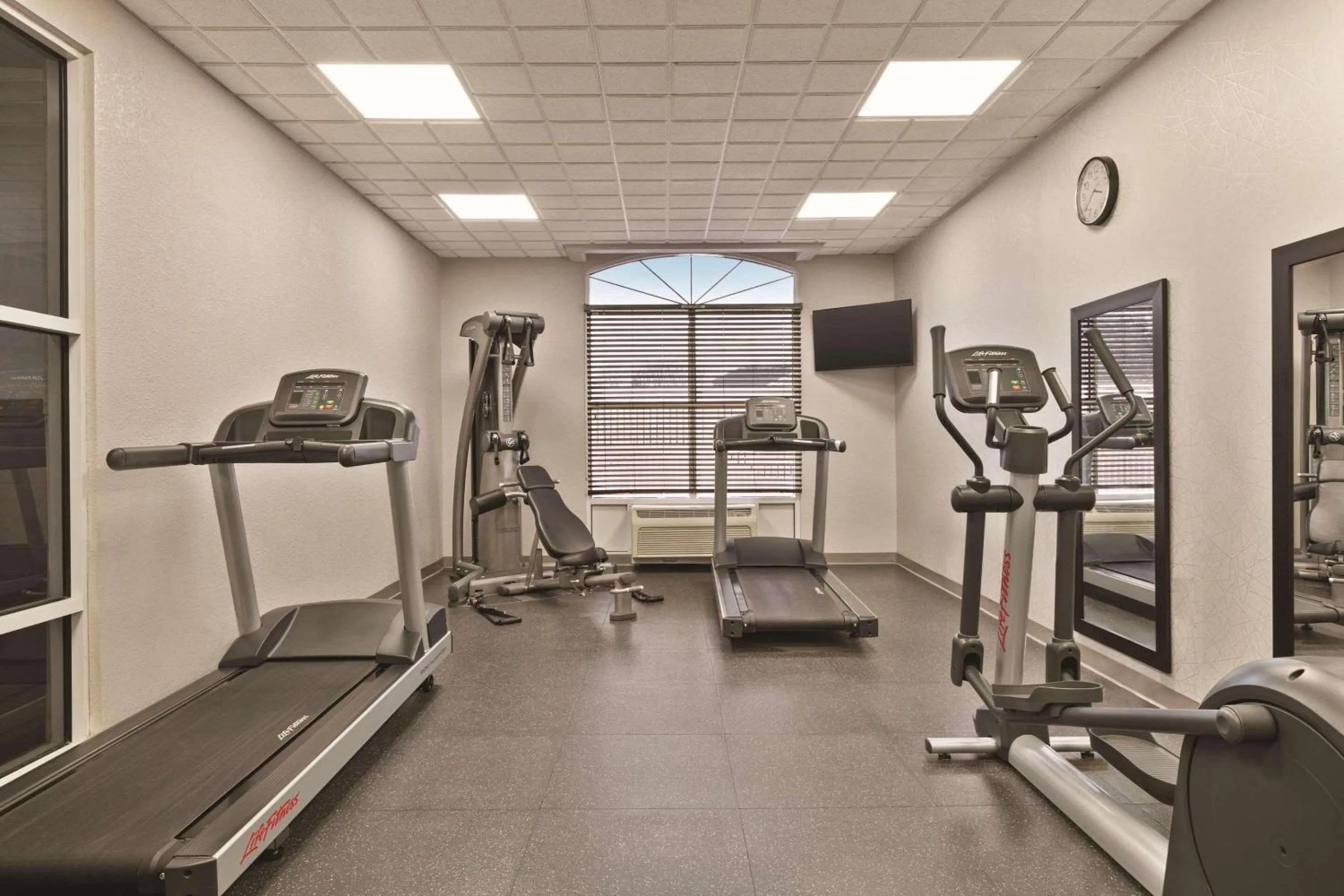 Fitness centre/facilities in Country Inn & Suites by Radisson, Petersburg, VA