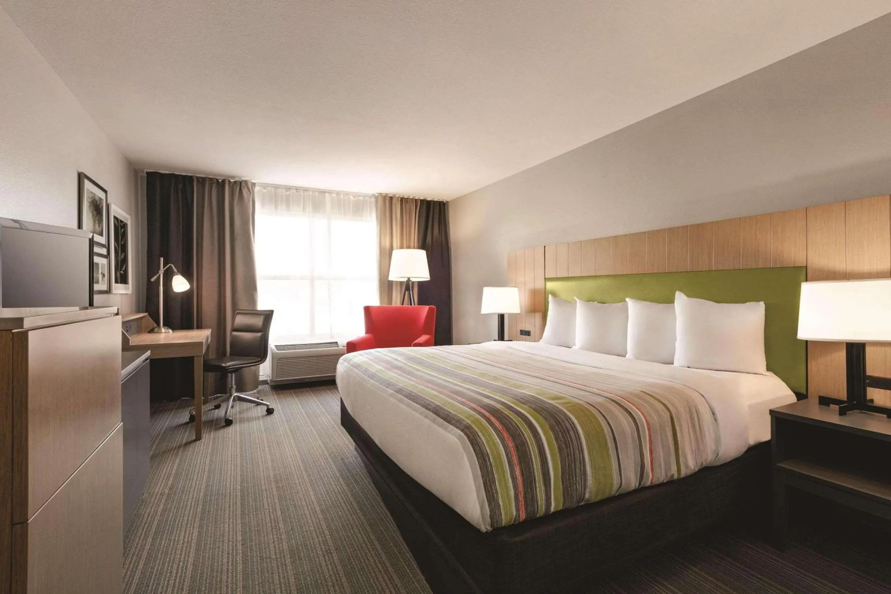 Bedroom, Bed in Country Inn & Suites by Radisson, Petersburg, VA