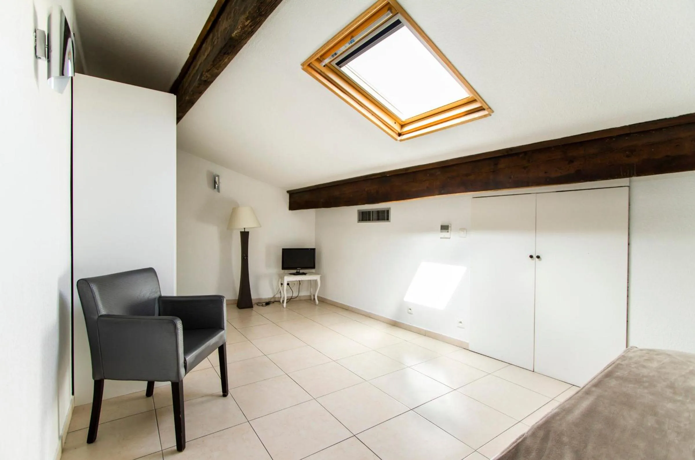 Photo of the whole room in Florella République Apartment