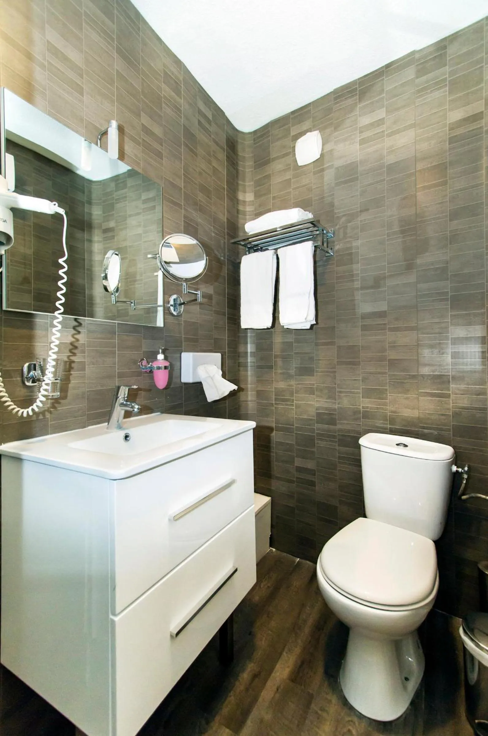 Toilet in Florella République Apartment