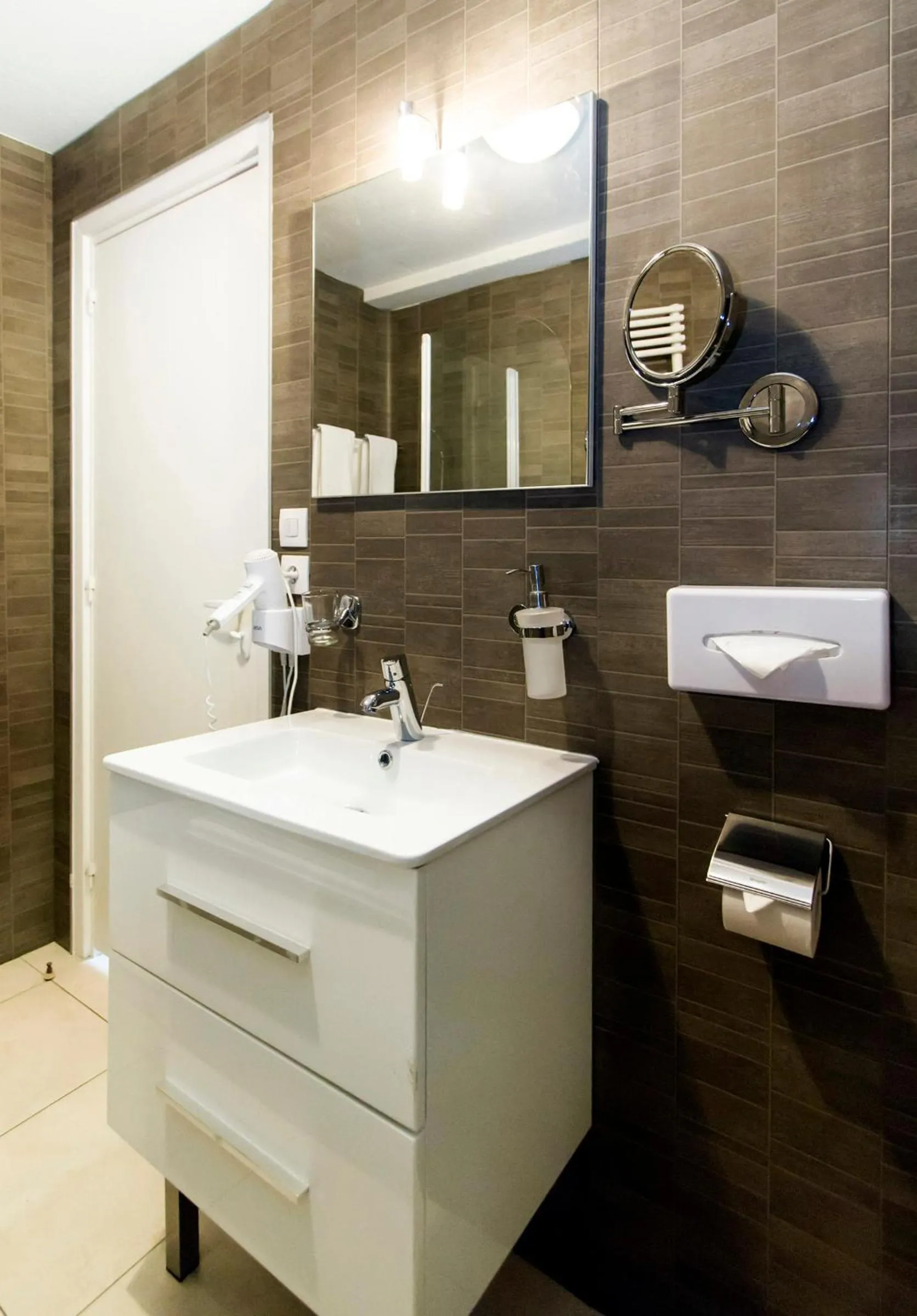 Bathroom in Florella République Apartment