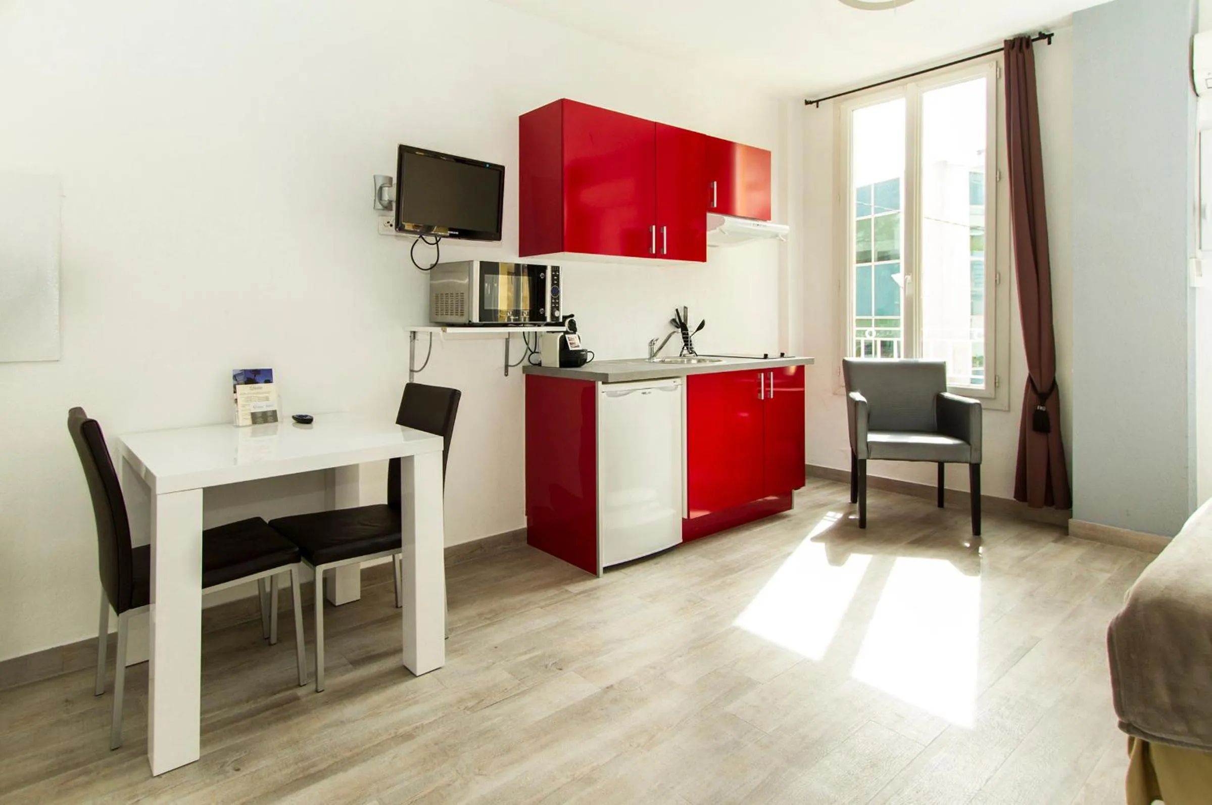 Photo of the whole room in Florella République Apartment