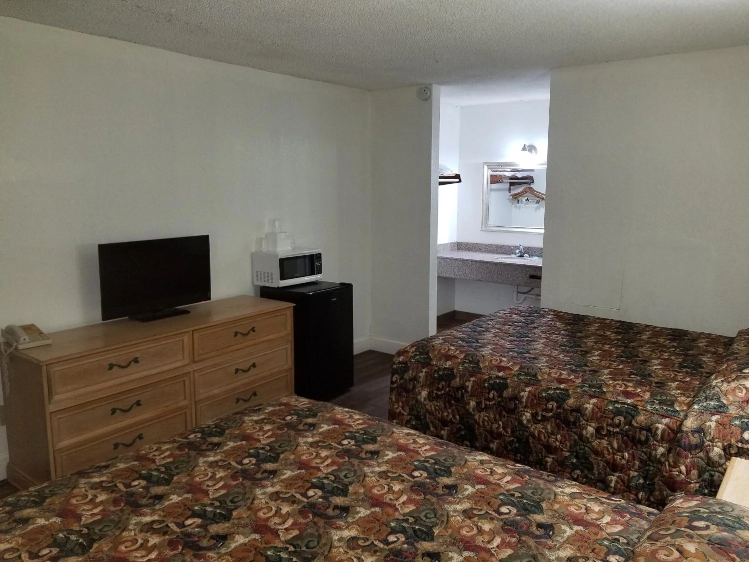 Bed in Econo Inn - Ormond Beach