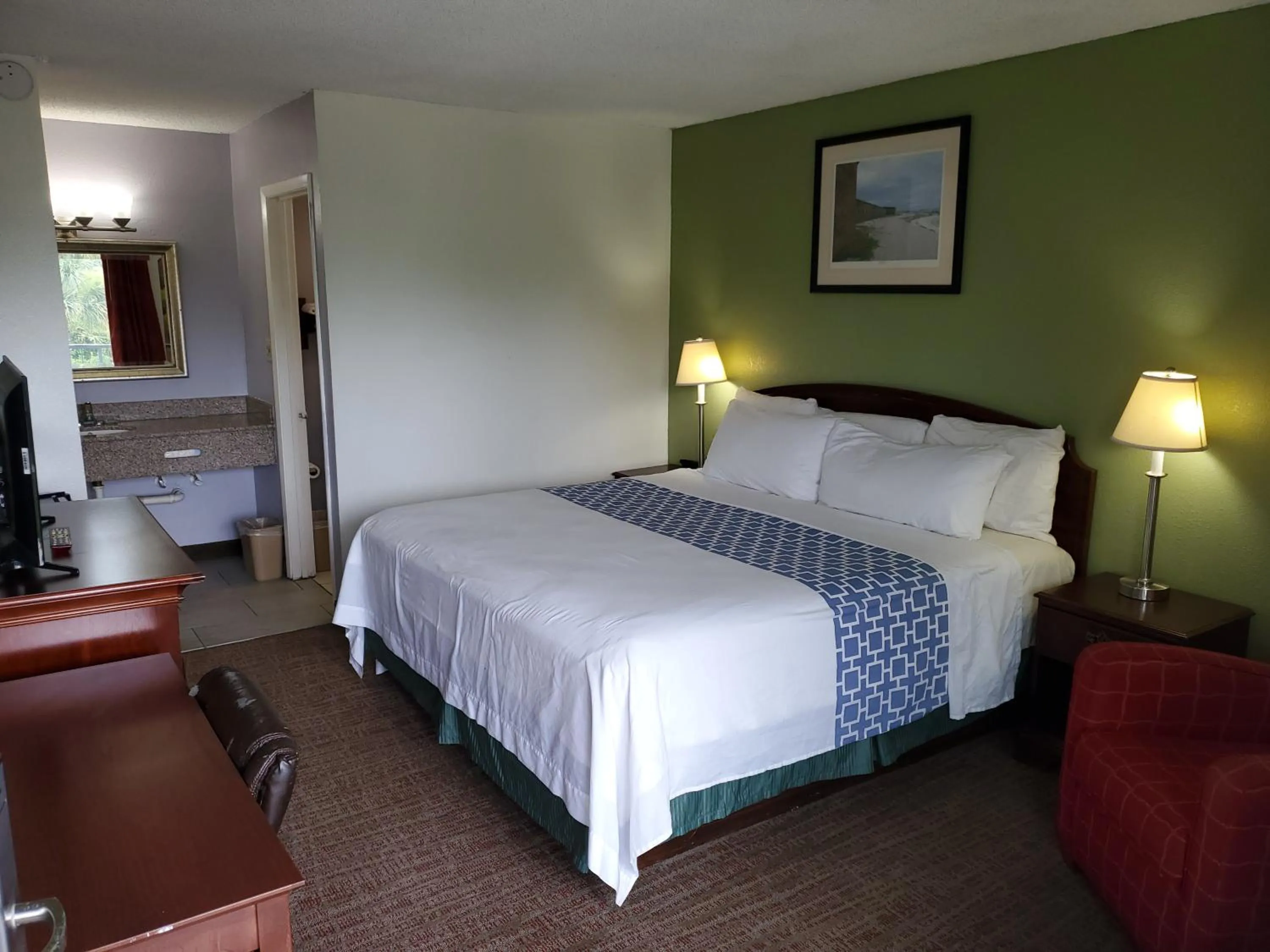 Bed in Econo Inn - Ormond Beach