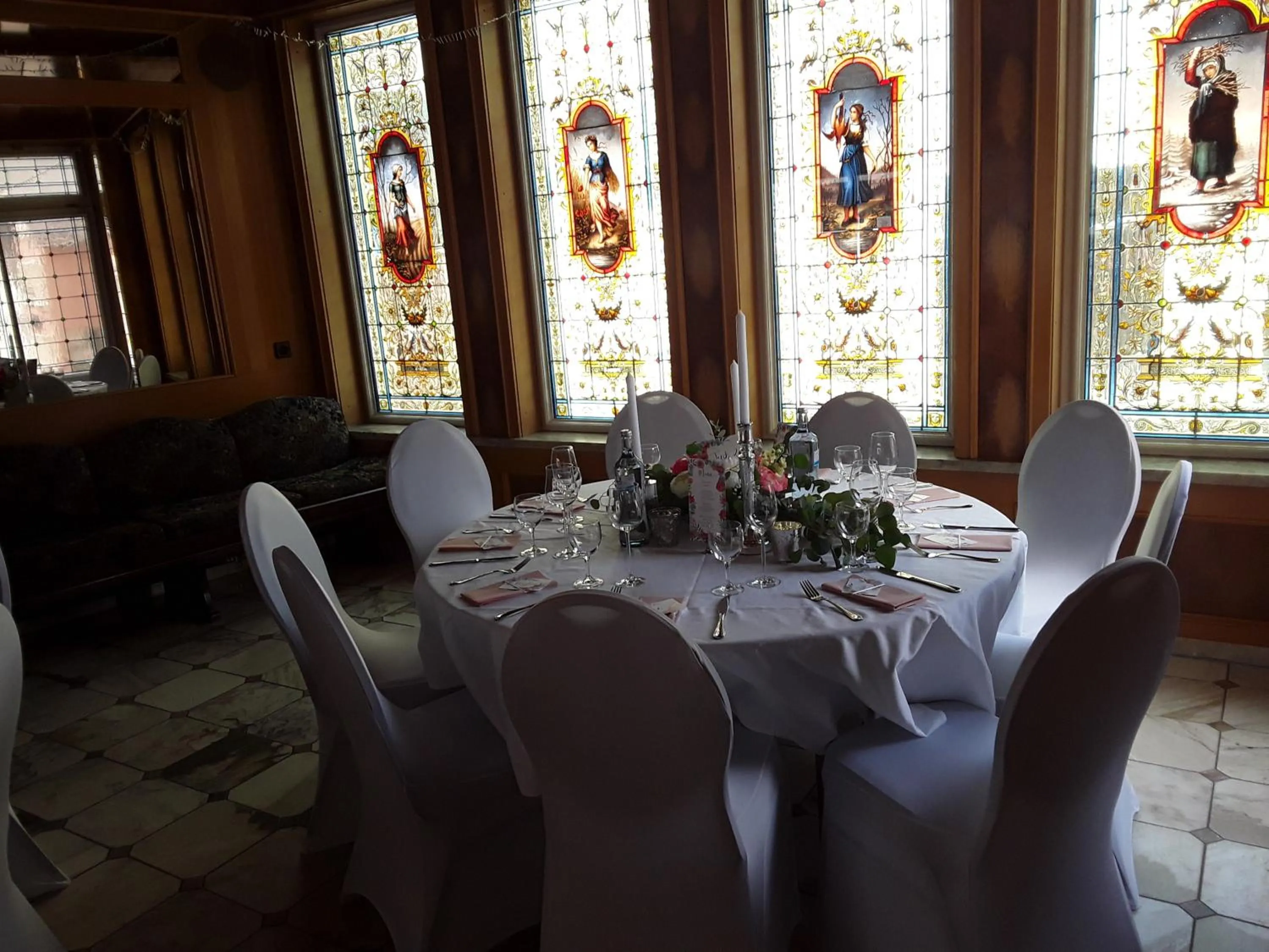 Restaurant/places to eat in Hotel Feiler