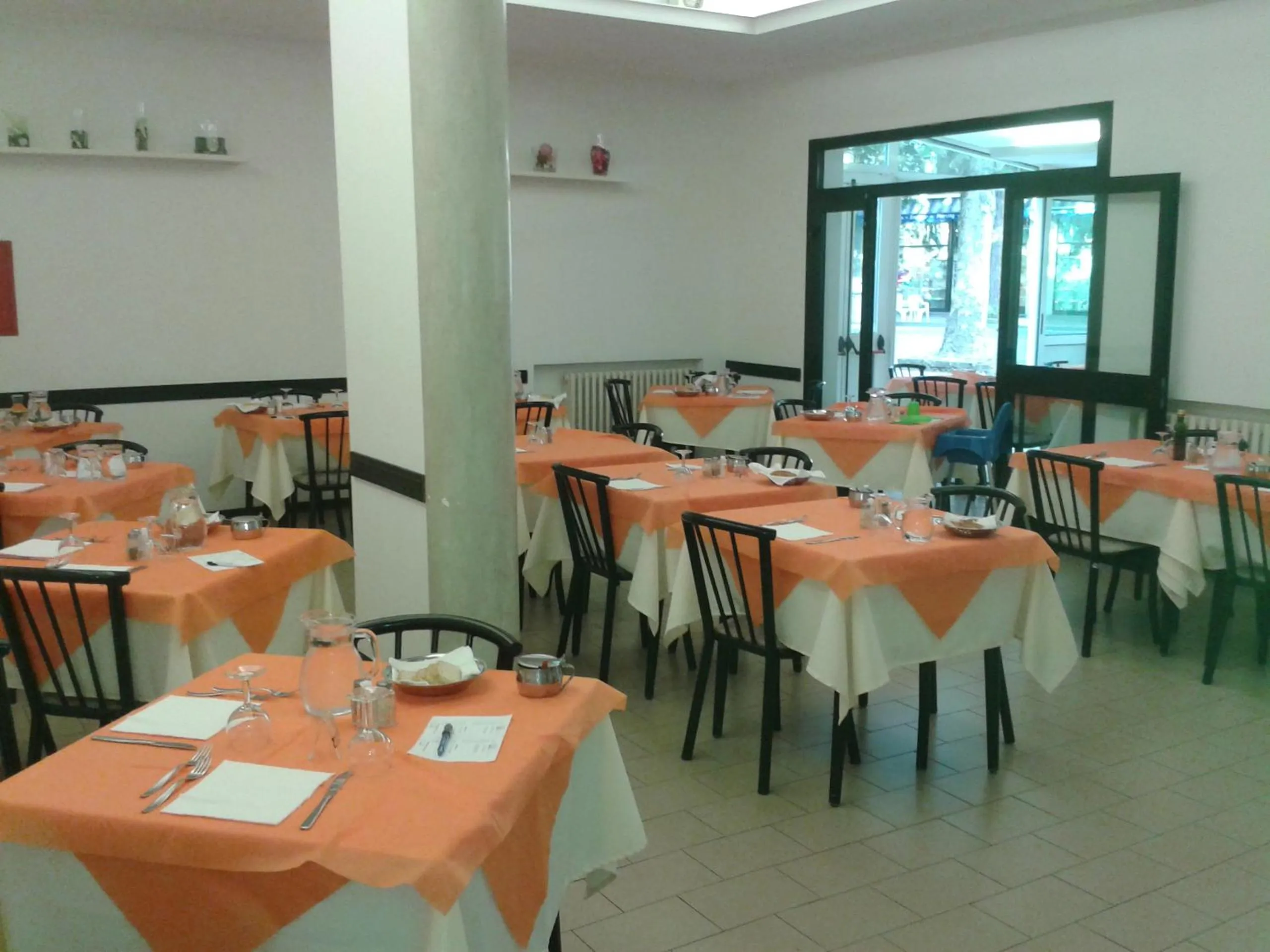 Restaurant/places to eat in HOTEL OTELLO
