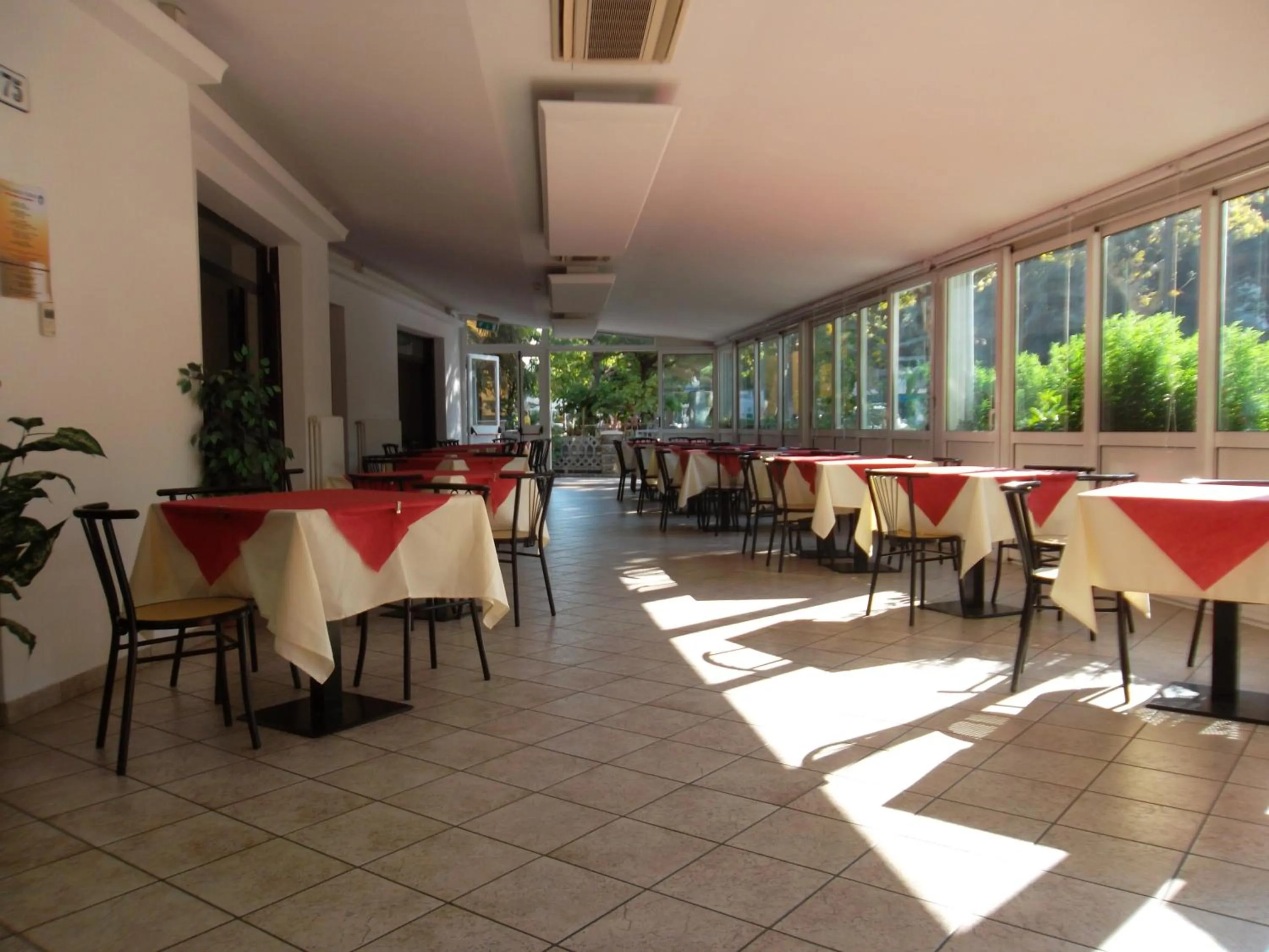 Restaurant/places to eat in HOTEL OTELLO