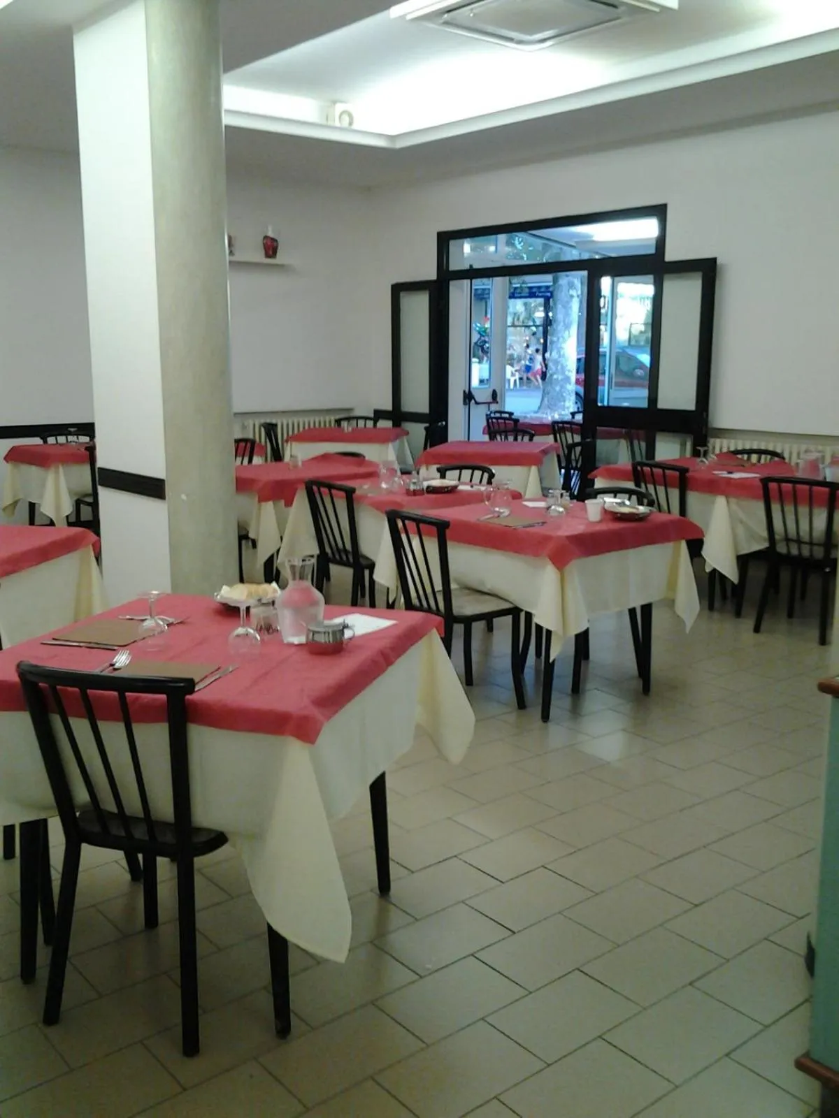Restaurant/places to eat in HOTEL OTELLO