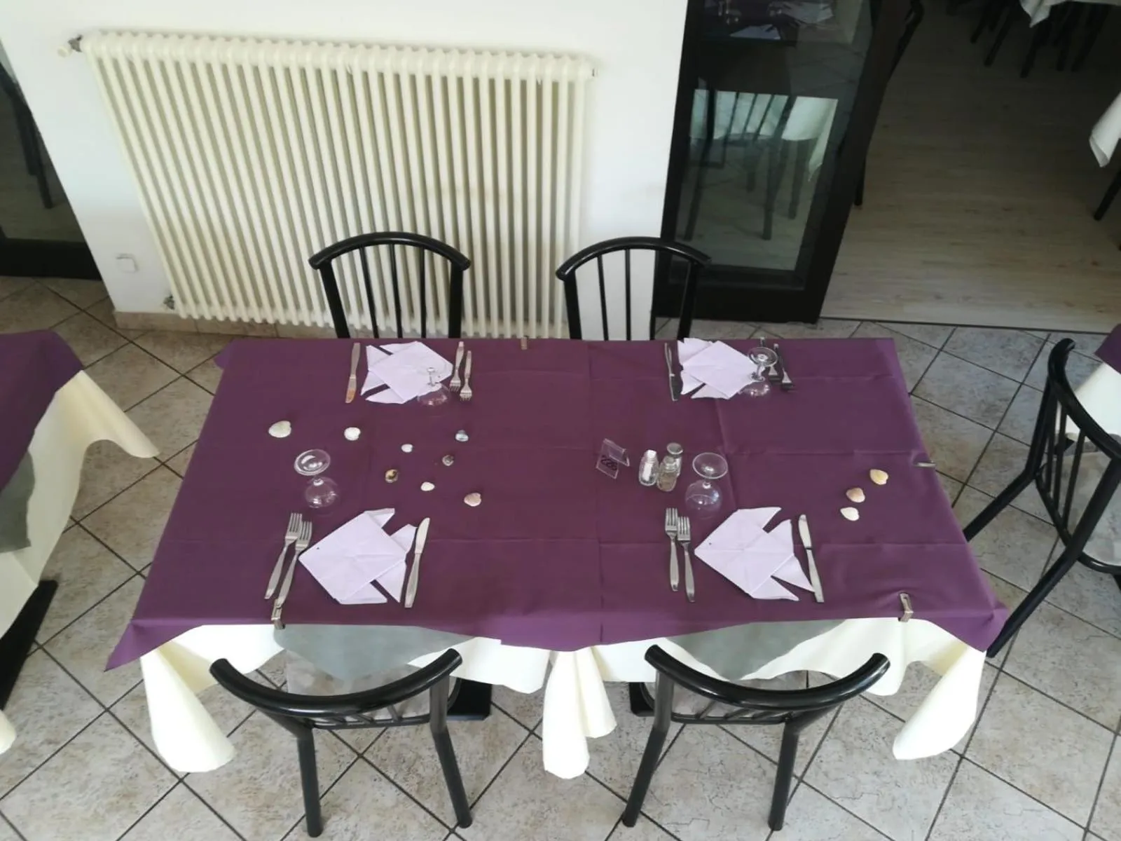 Restaurant/places to eat in HOTEL OTELLO