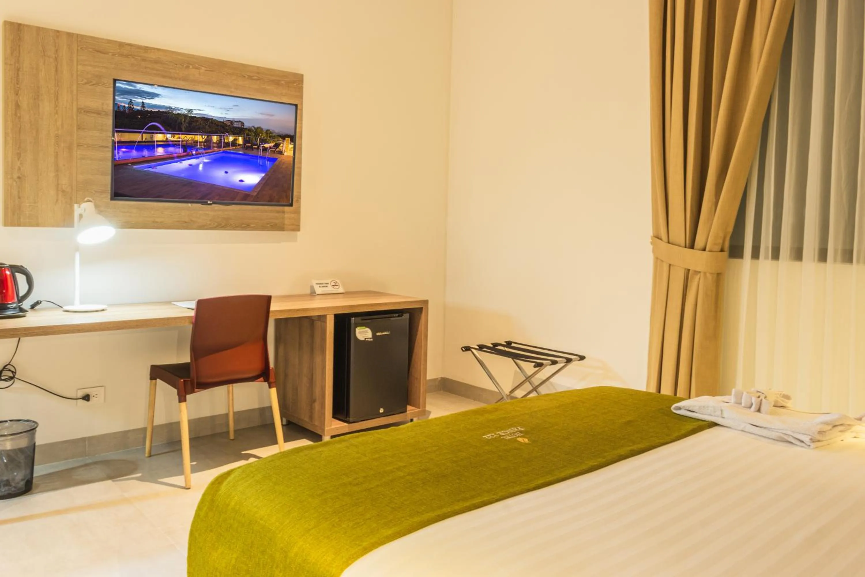 Communal lounge/ TV room, Bed in Hotel Pance 122 Wellness Spa