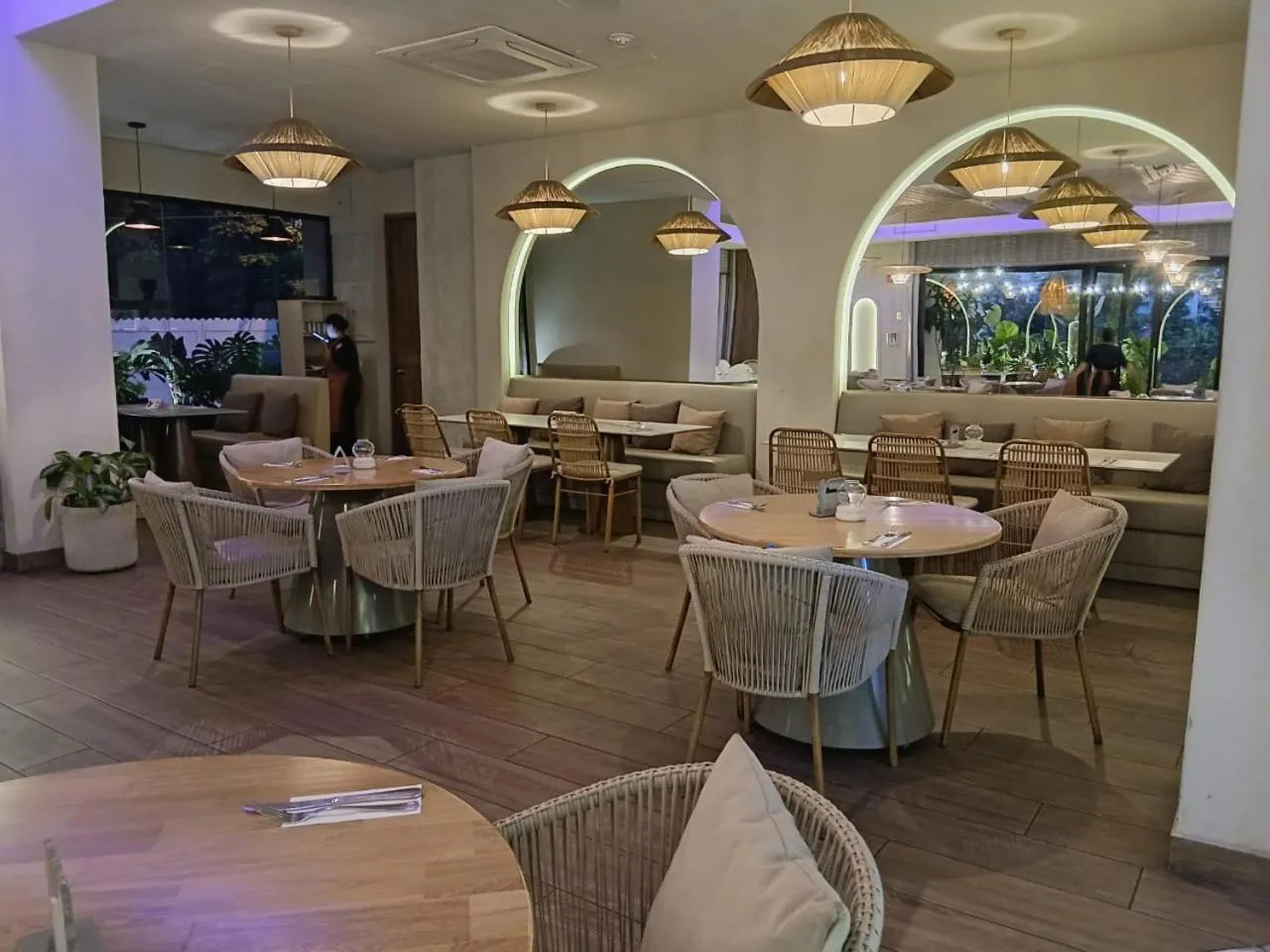 Restaurant/places to eat in Hotel Pance 122 Wellness Spa