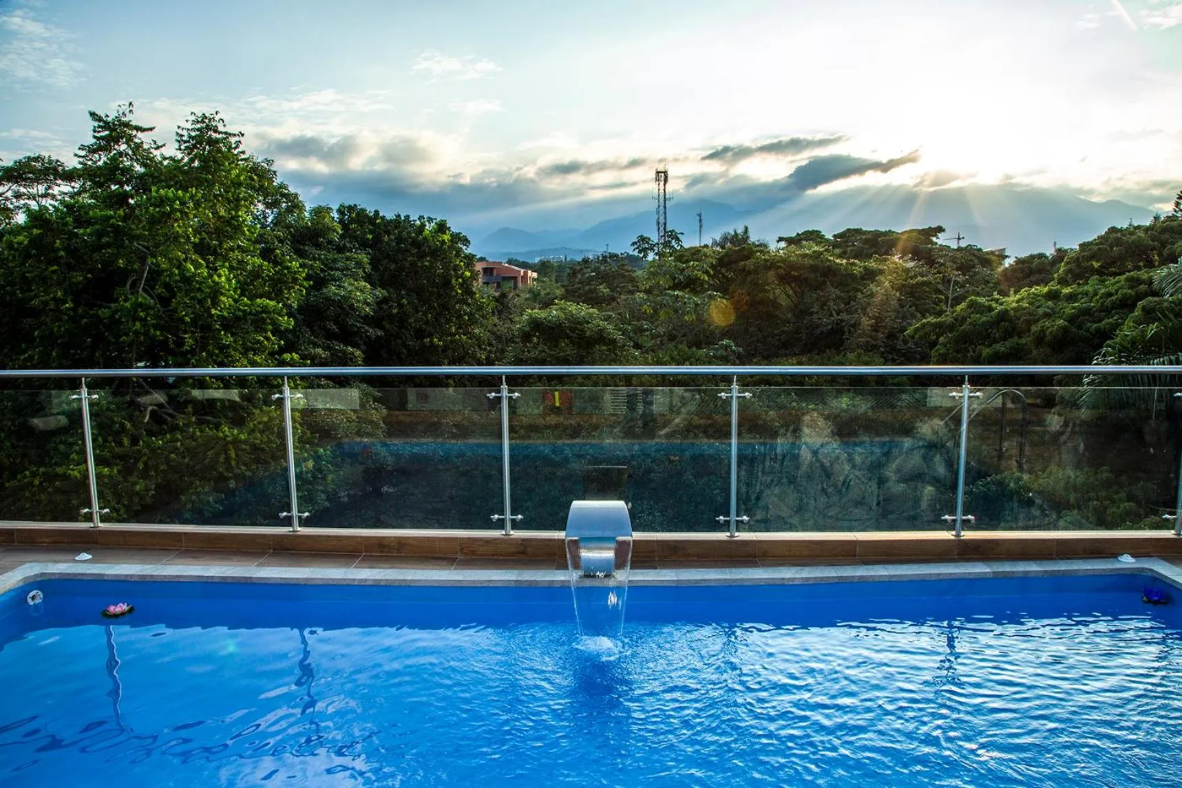 Swimming pool in Hotel Pance 122 Wellness Spa