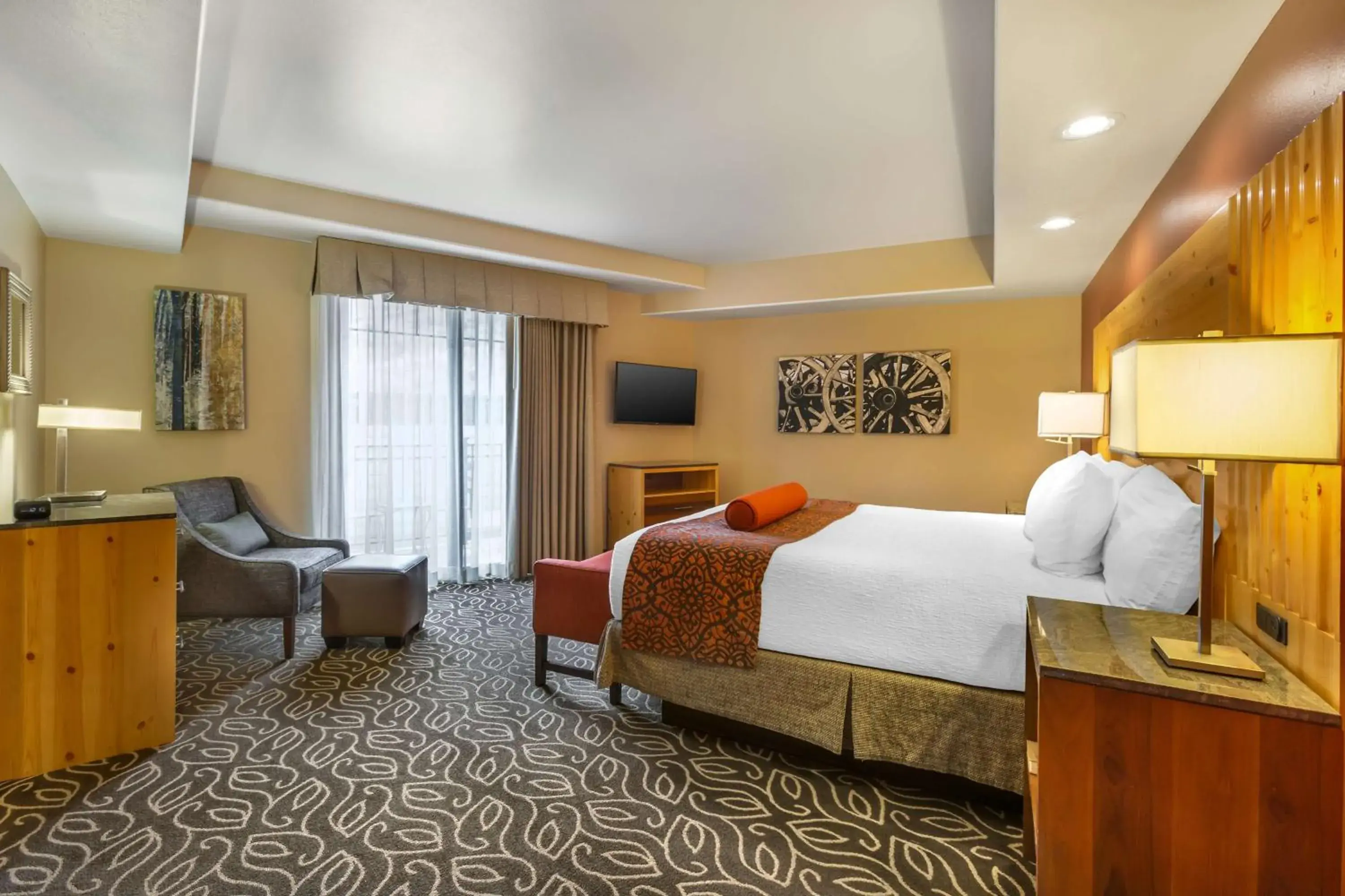 King Suite with Balcony in Best Western Premier Ivy Inn & Suites King Suite with Balcony in Best Western Premier Ivy Inn & Suites