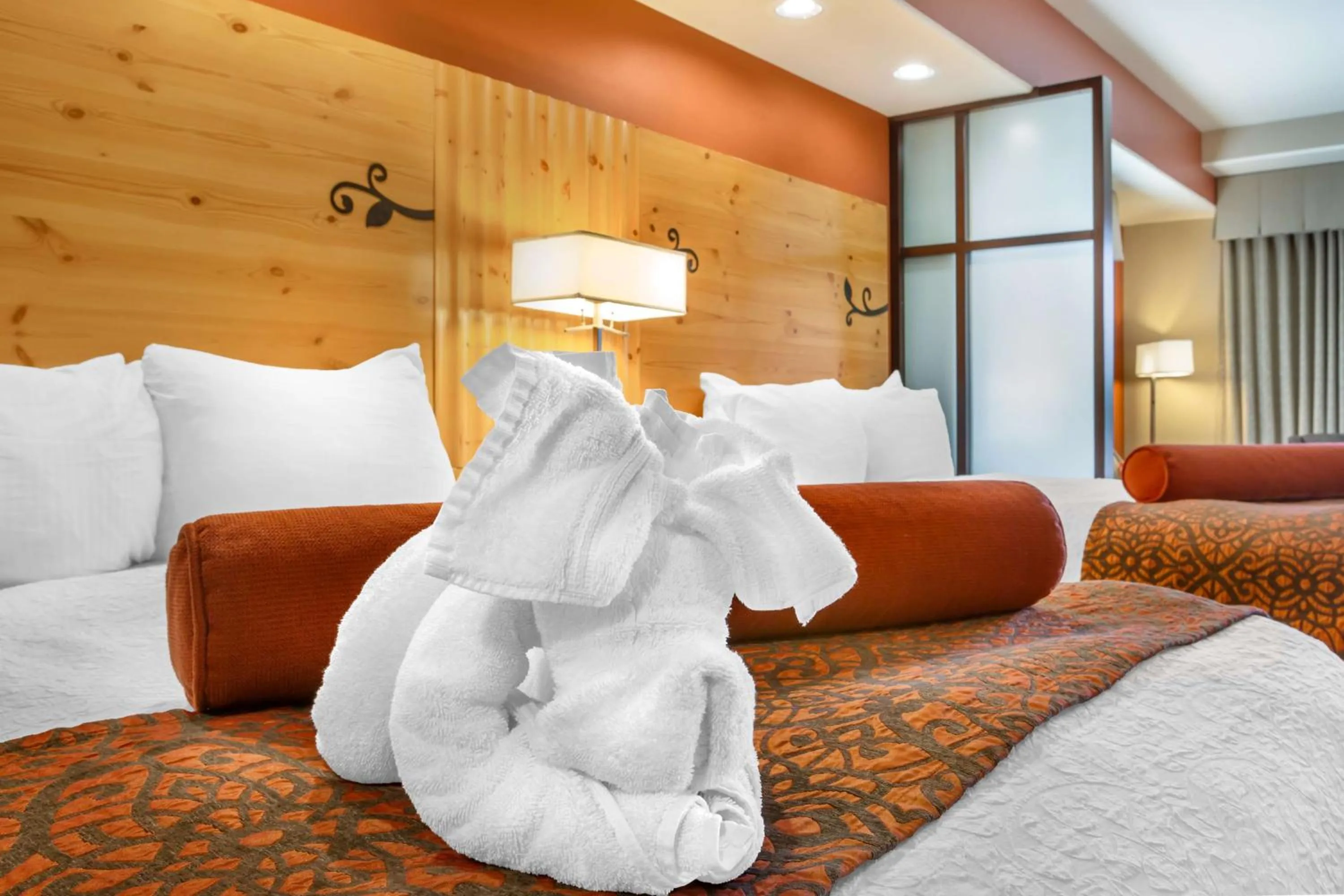 Bedroom, Bed in Best Western Premier Ivy Inn & Suites