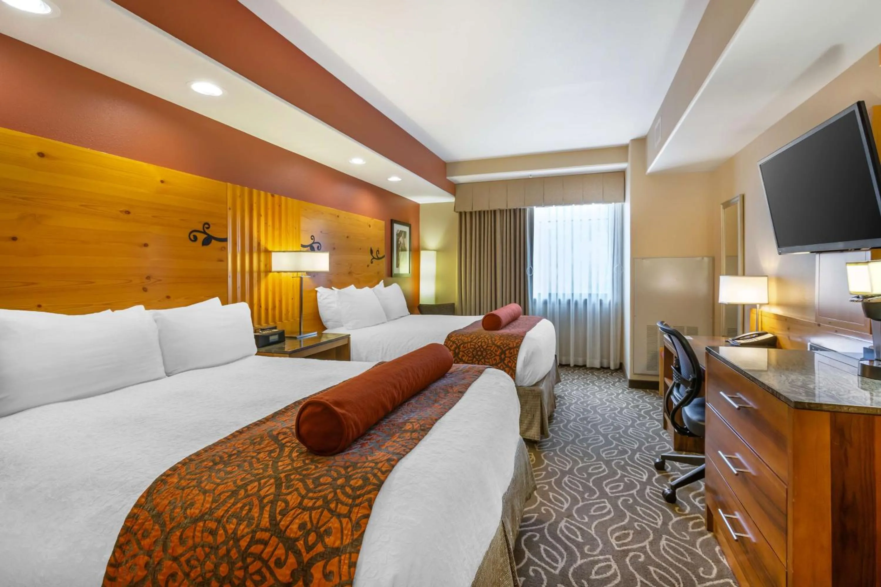 Bedroom, Bed in Best Western Premier Ivy Inn & Suites