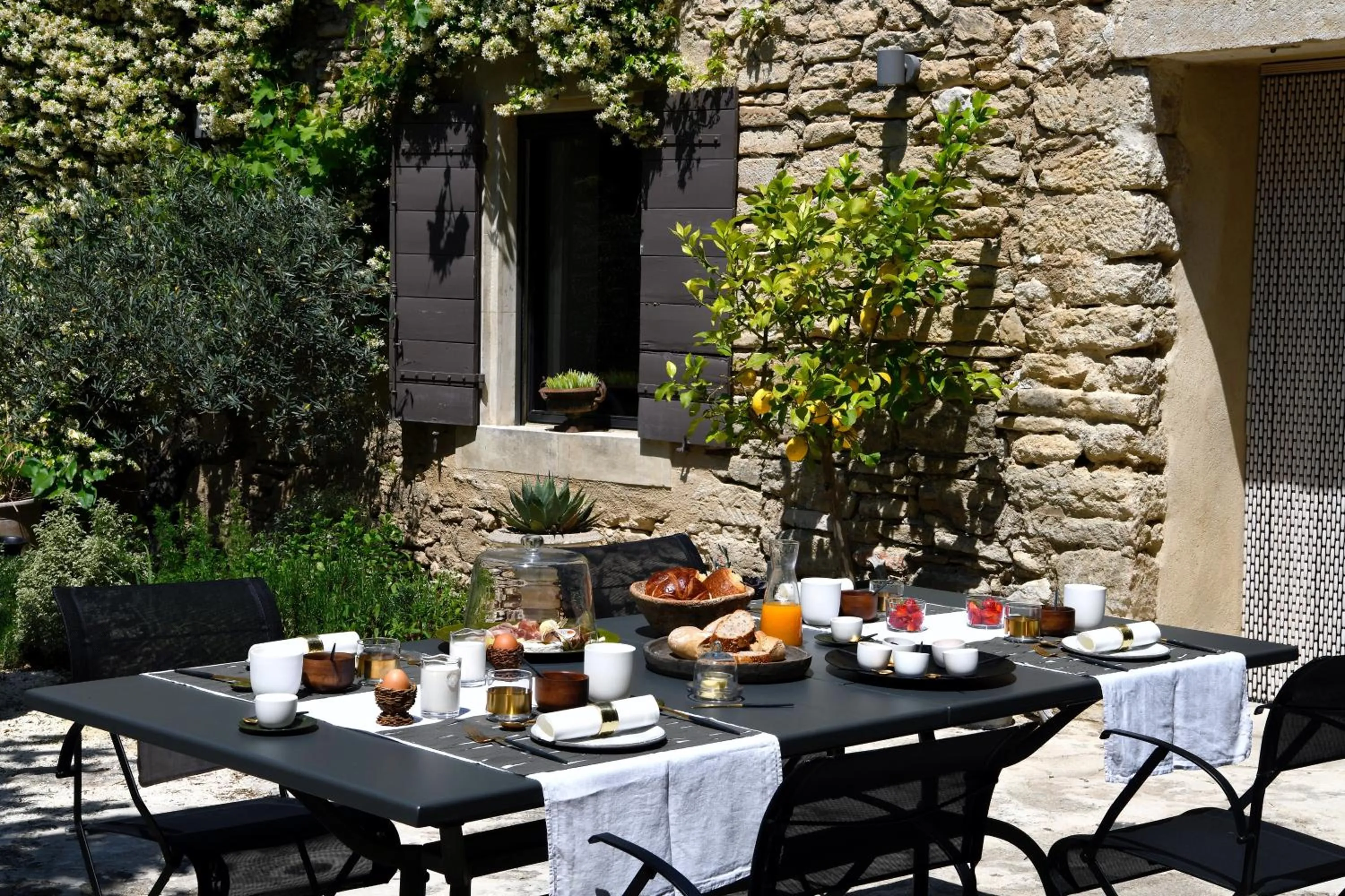 Patio in Provence Km28