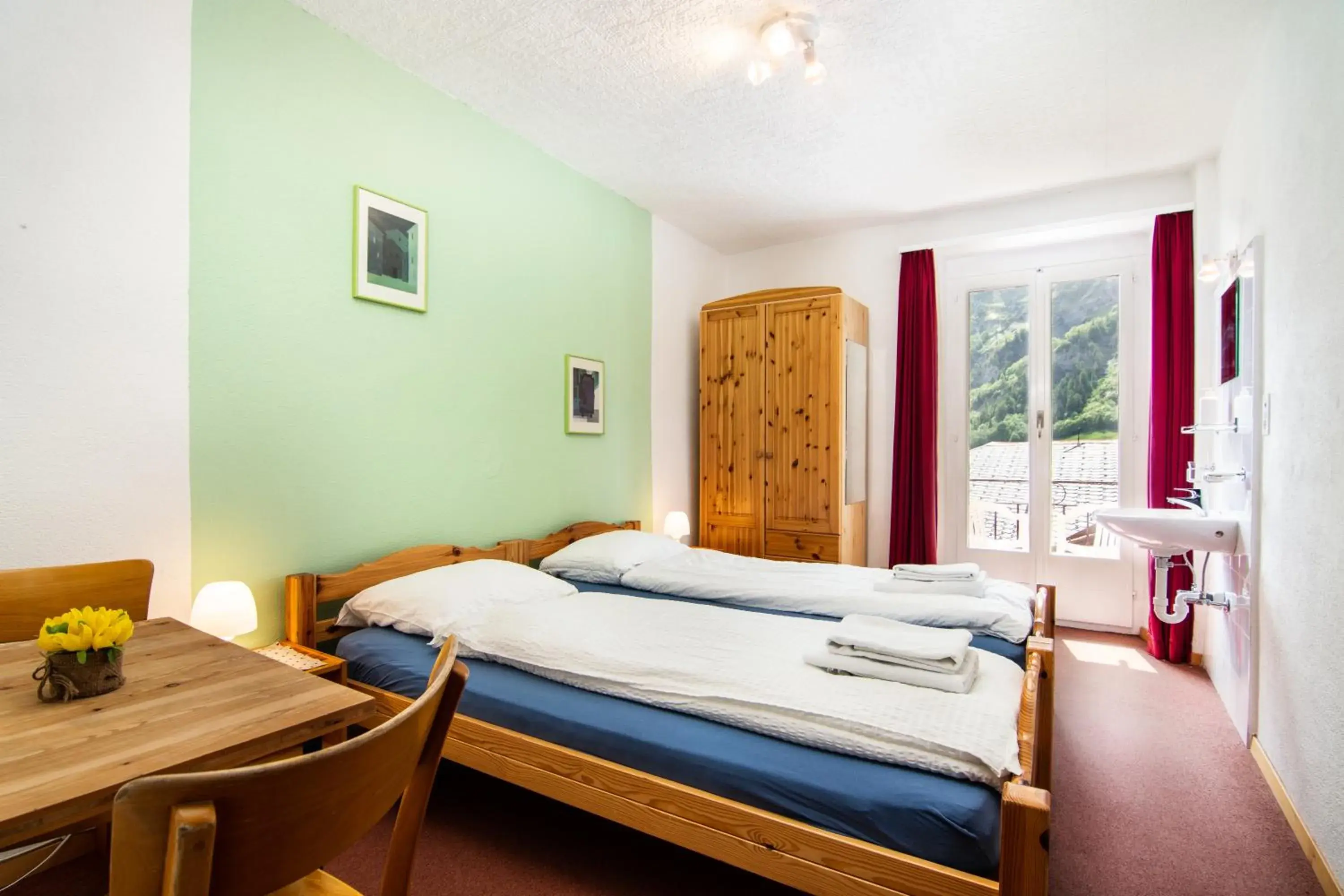 Double or Twin Room with Shared Bathroom in Weisses Rössli Double or Twin Room with Shared Bathroom in Weisses Rössli