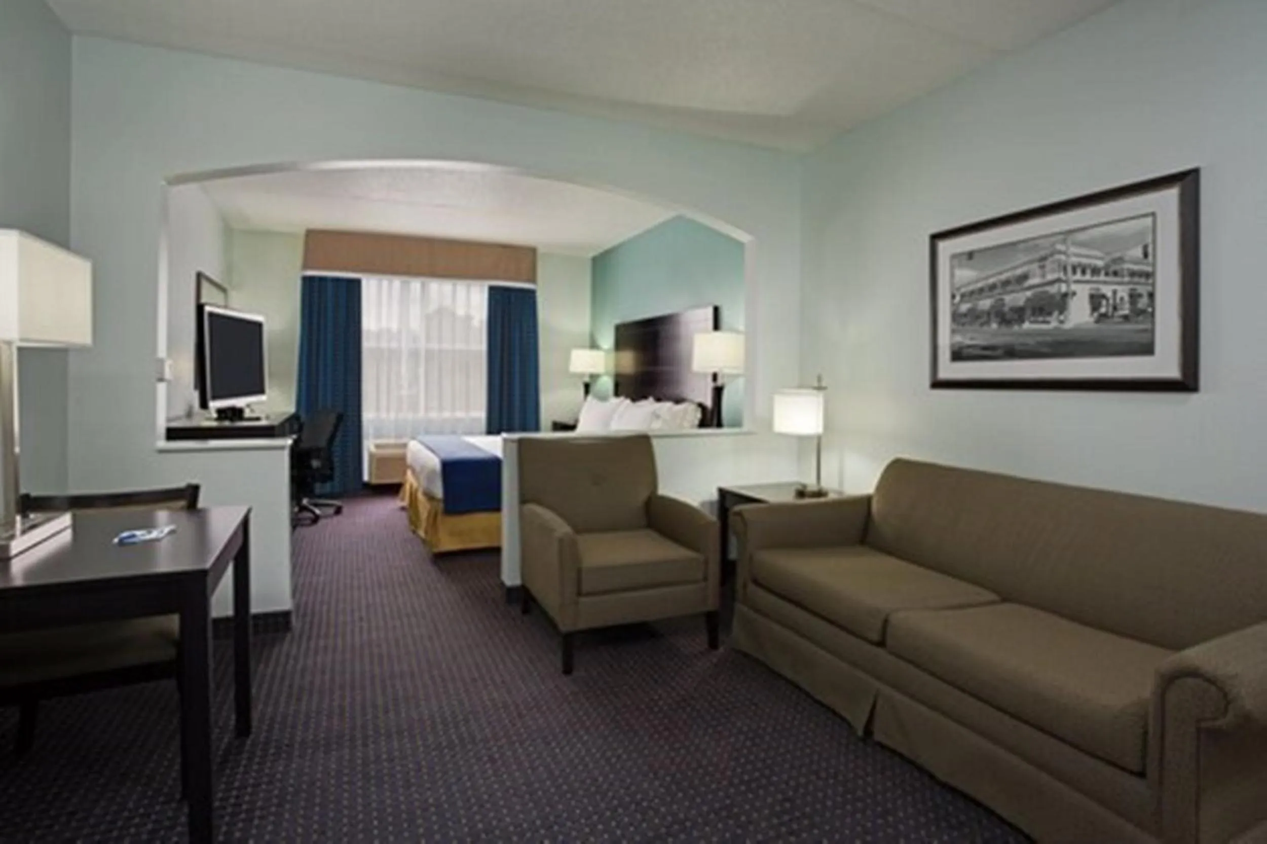 Living room, Bed in Holiday Inn Express & Suites Plant City by IHG