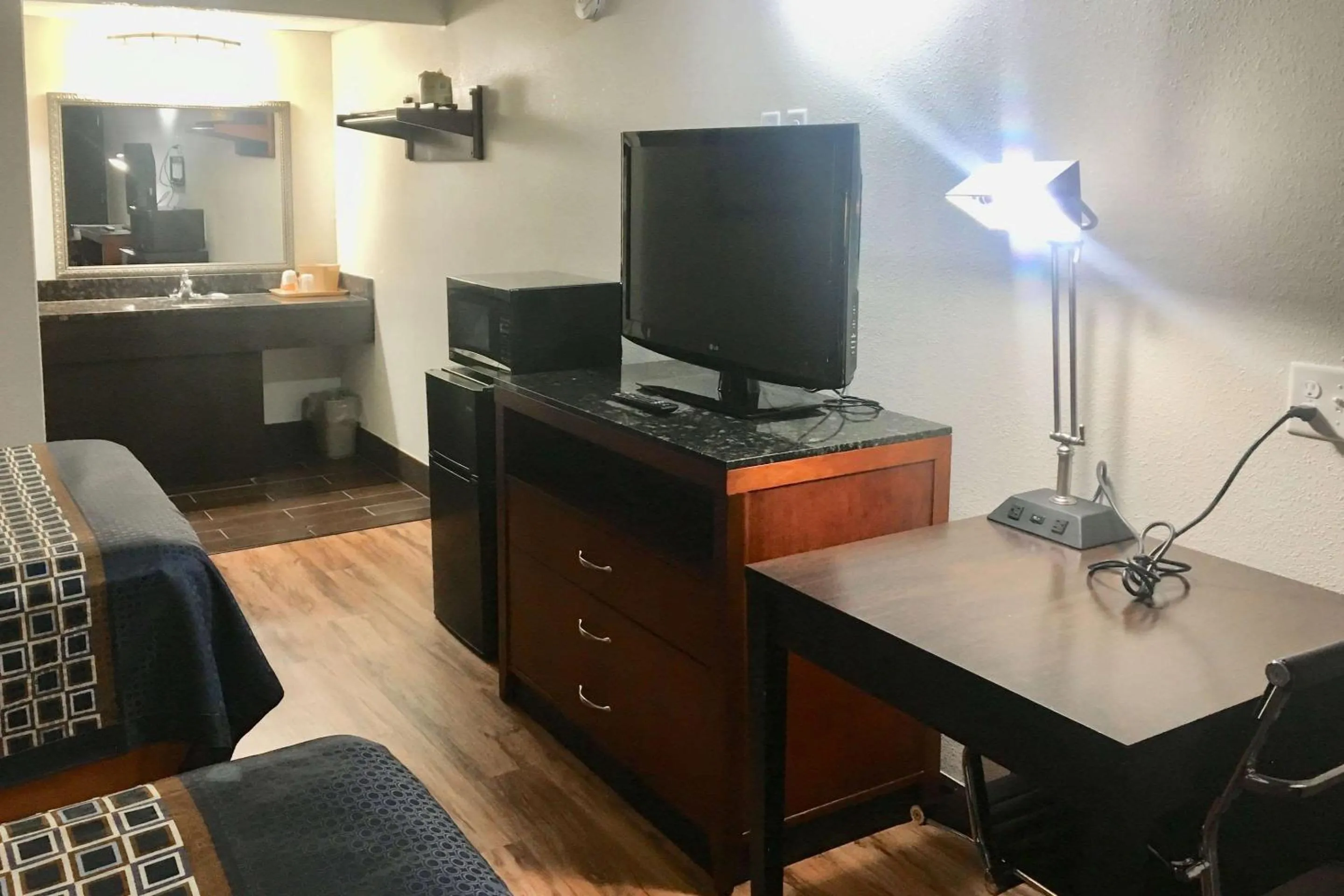 Photo of the whole room in Rodeway Inn Circleville