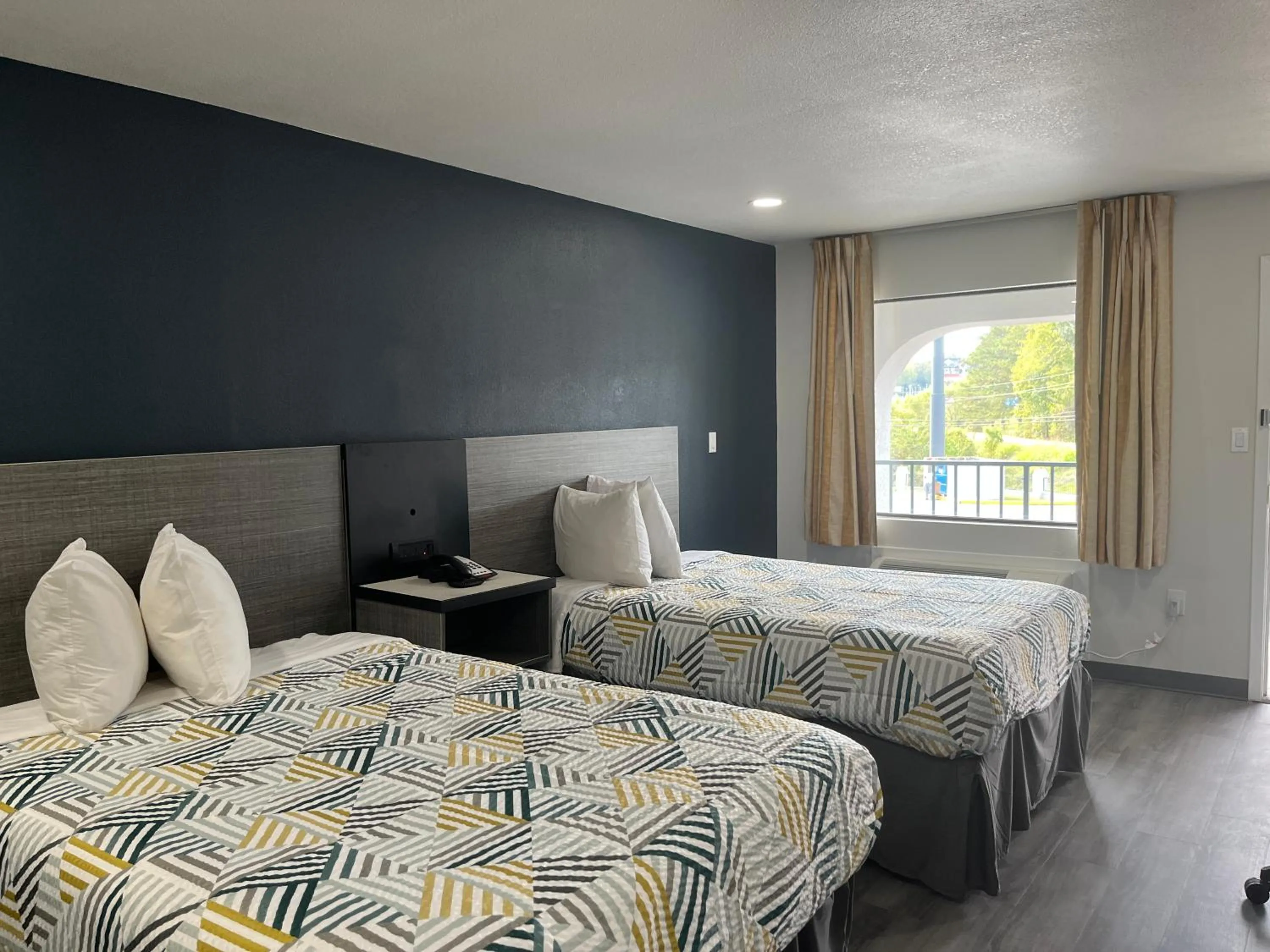 Bedroom, Bed in Motel 6 Vicksburg, MS