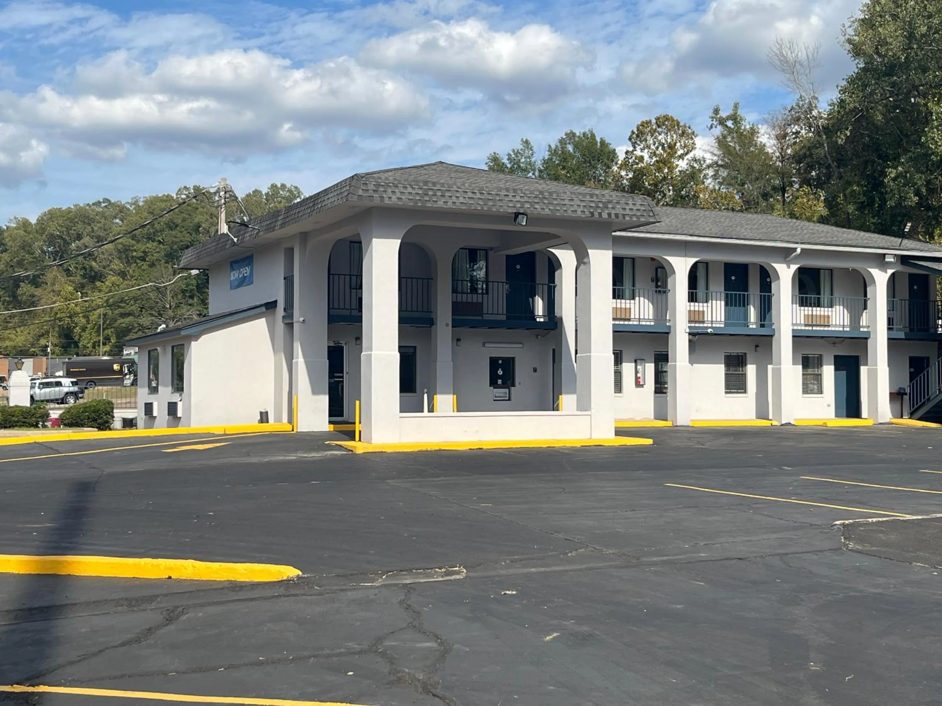 Property building in Motel 6 Vicksburg, MS