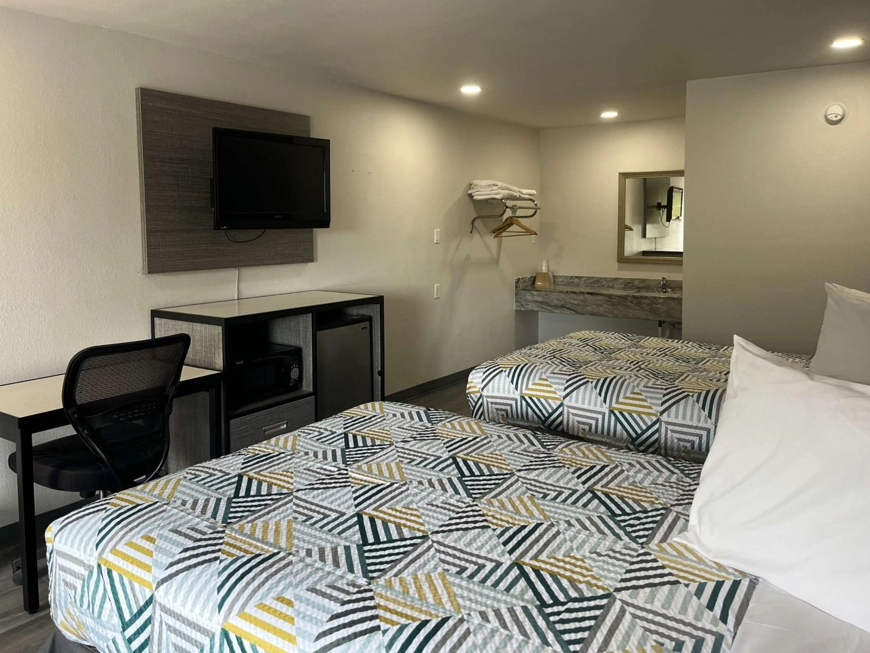 Bedroom, Bed in Motel 6 Vicksburg, MS