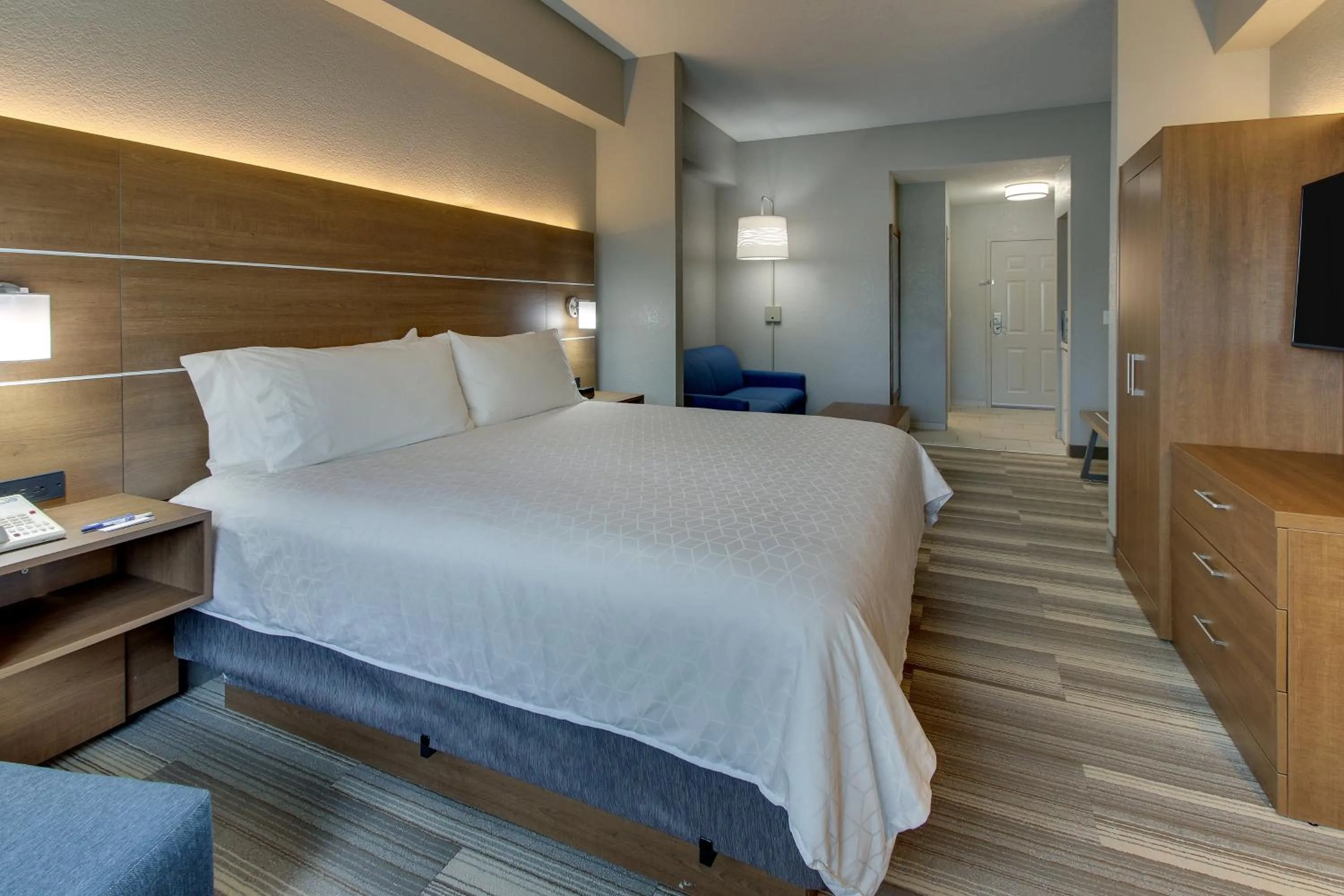 Photo of the whole room, Bed in Holiday Inn Express West Palm Beach Metrocentre by IHG