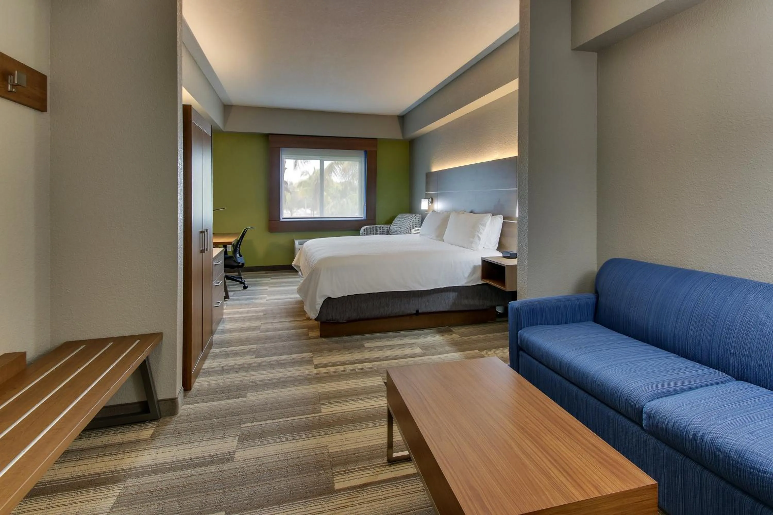 Photo of the whole room, Bed in Holiday Inn Express West Palm Beach Metrocentre by IHG