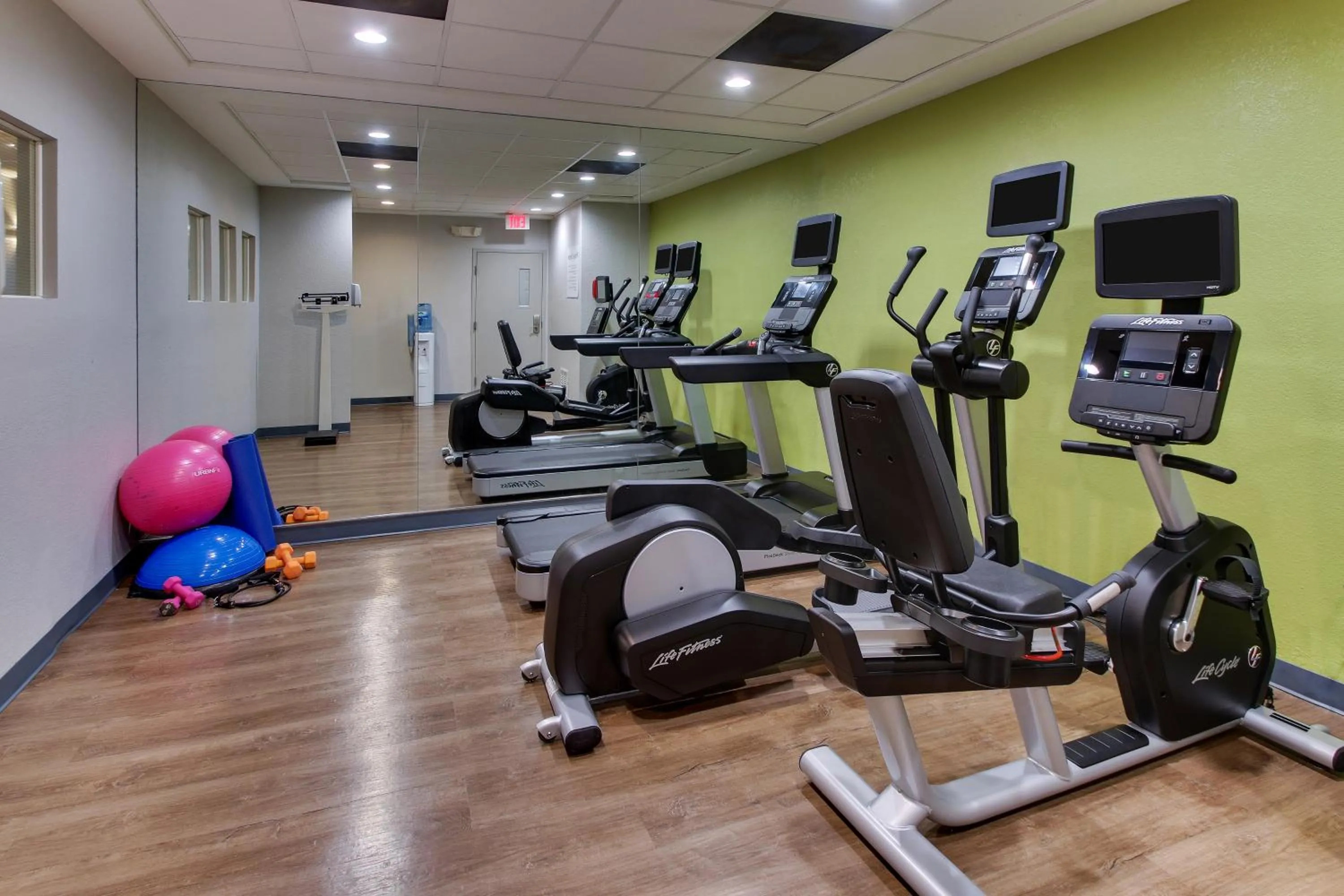 Fitness centre/facilities in Holiday Inn Express West Palm Beach Metrocentre by IHG